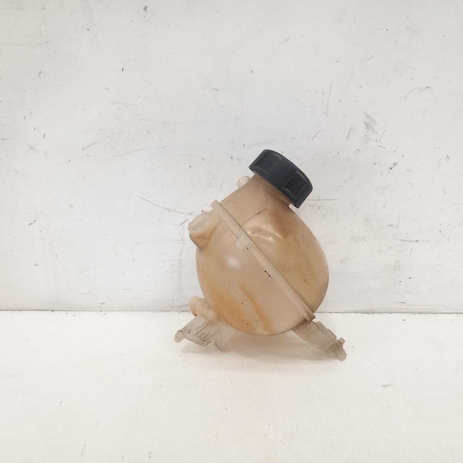 View Auto part Overflow Bottle Peugeot 208 2015