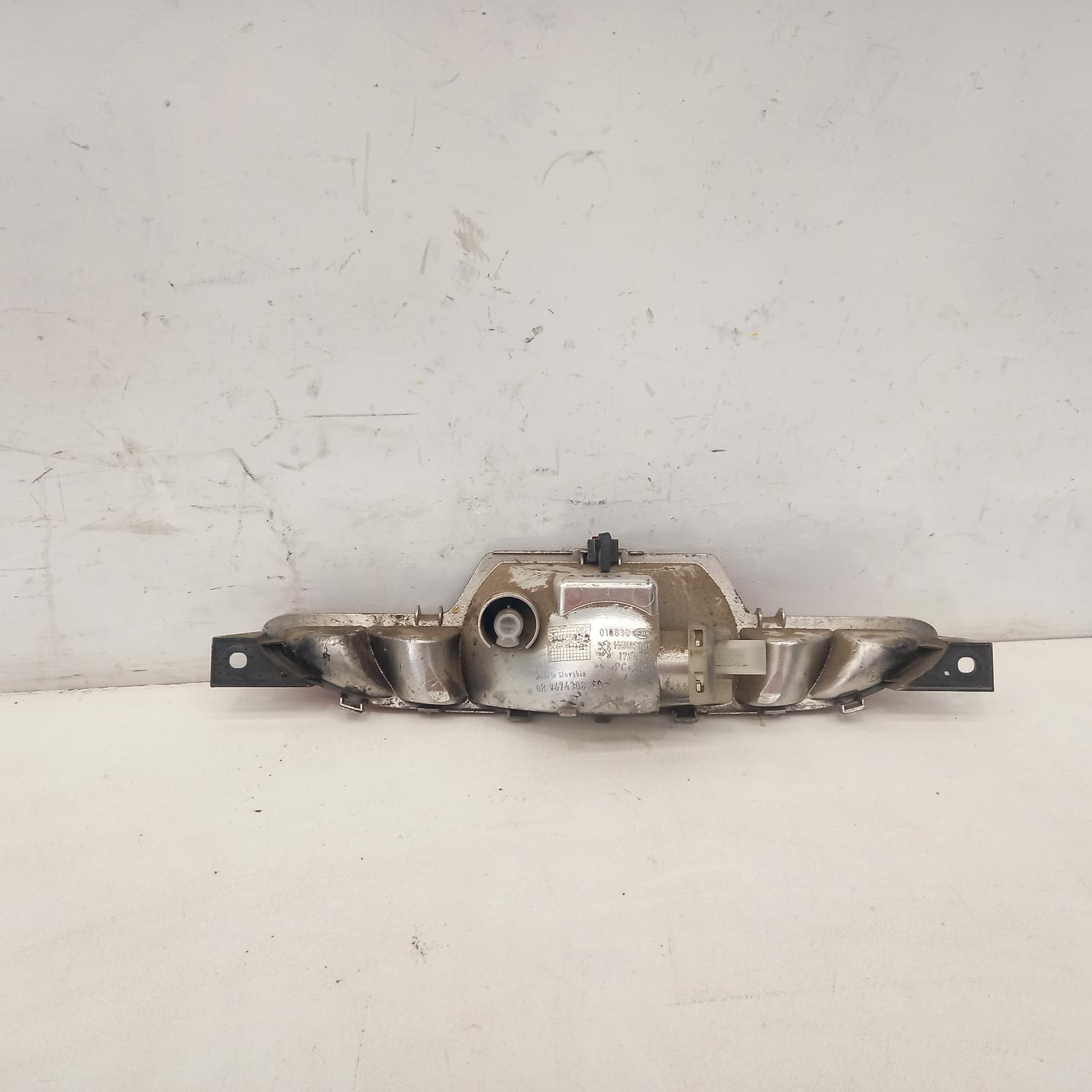 View Auto part High Level Stoplight Peugeot 208 2015