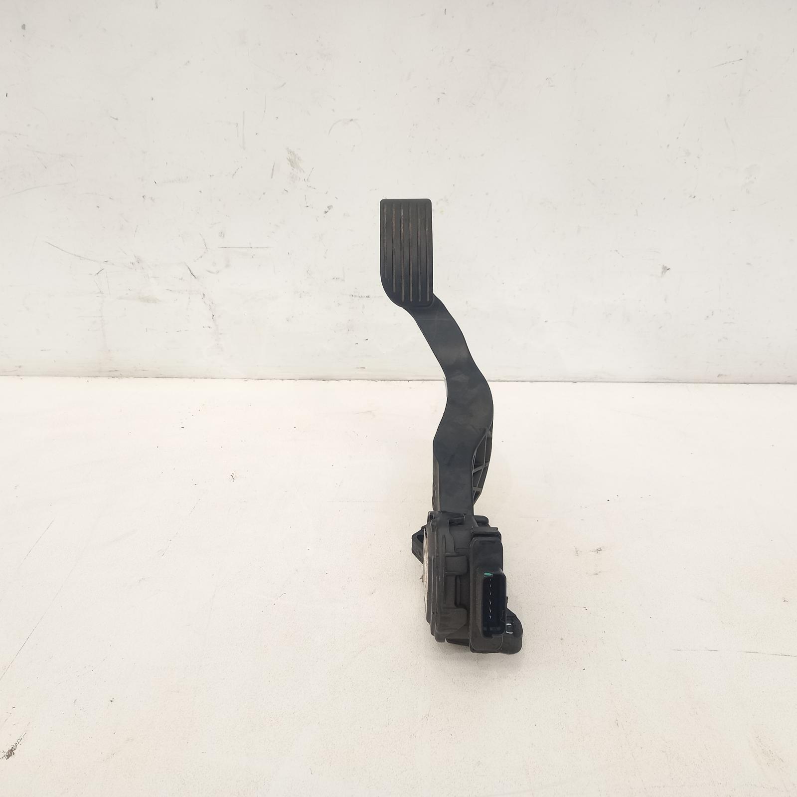View Auto part Pedal Assembly Peugeot 208 2015