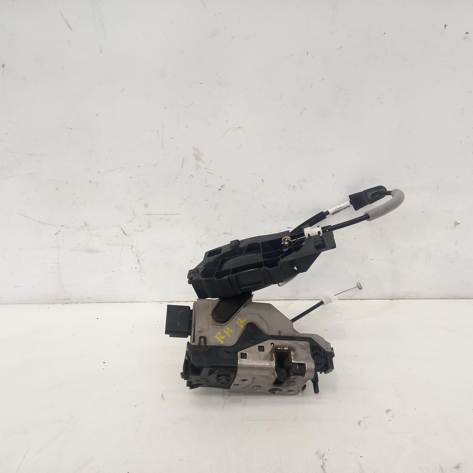 View Auto part Door/Boot/Gate Lock Peugeot 208 2015