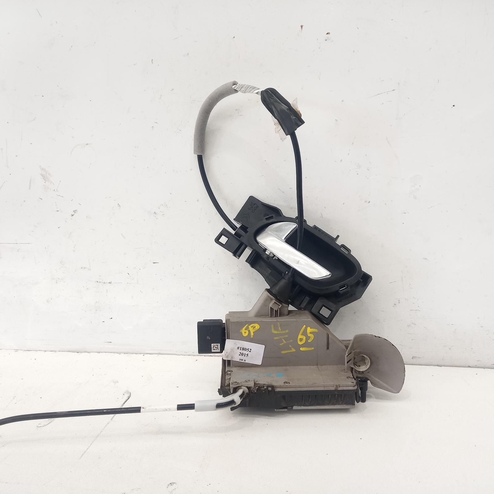 View Auto part Door/Boot/Gate Lock Peugeot 208 2015