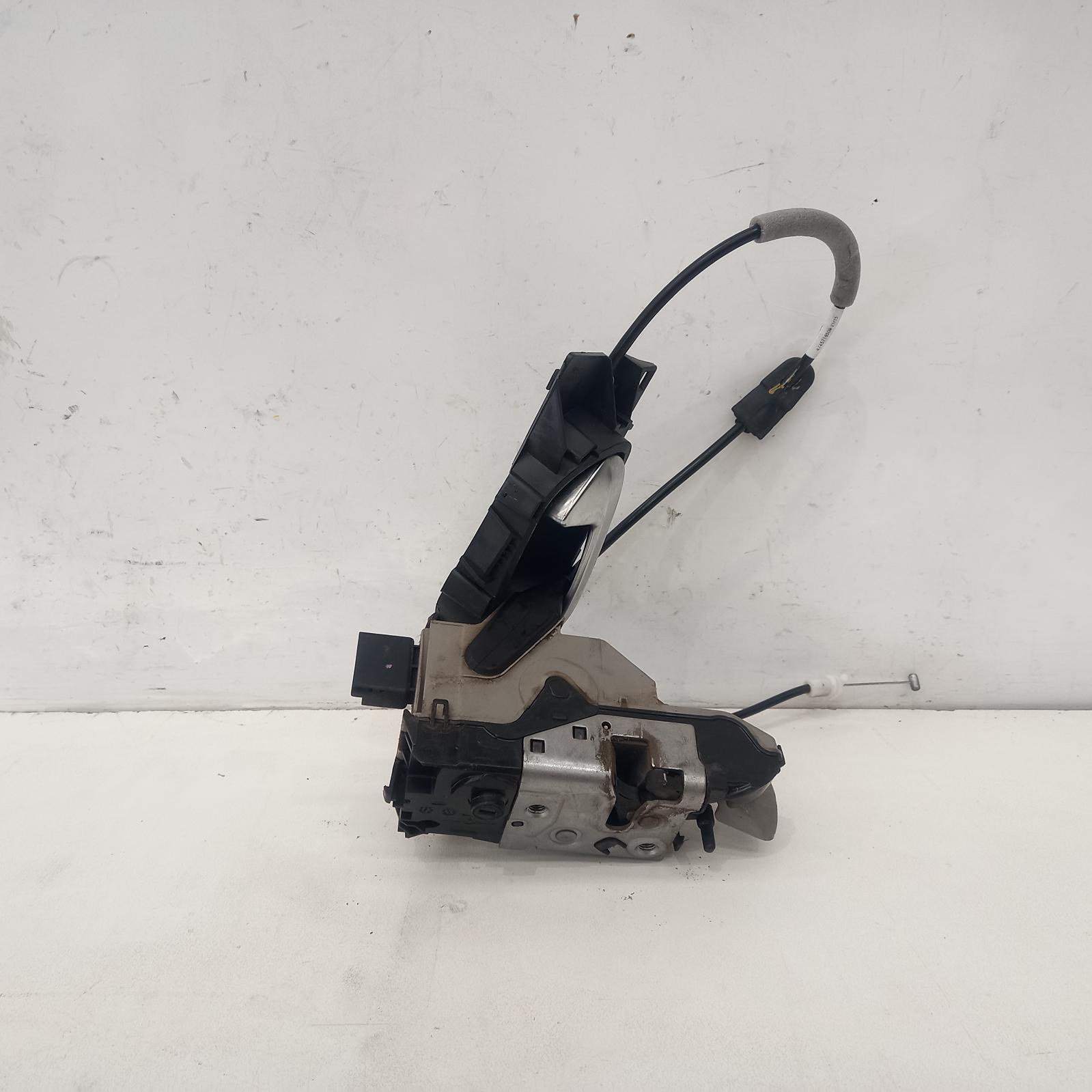 View Auto part Door/Boot/Gate Lock Peugeot 208 2015