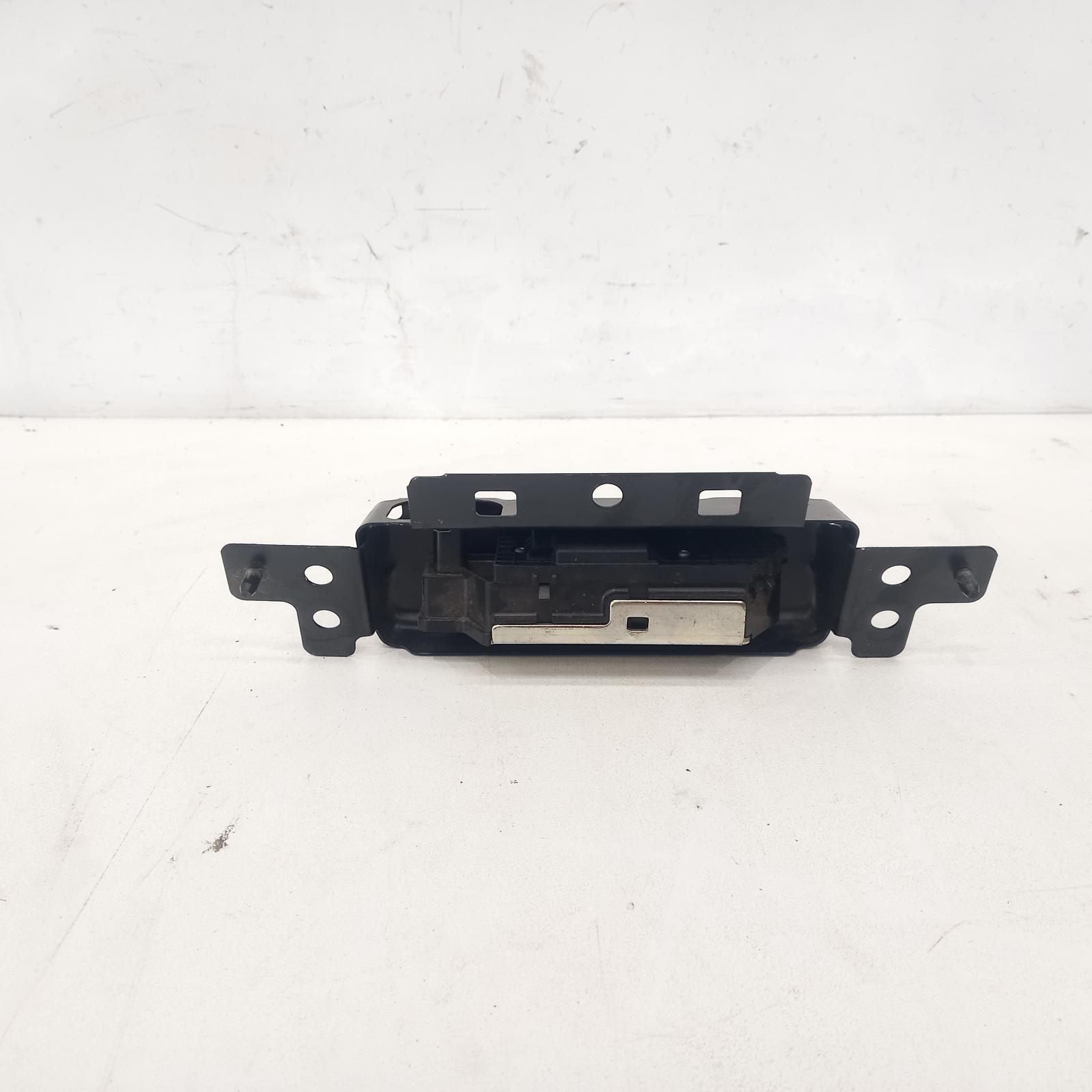 View Auto part Door/Boot/Gate Lock Peugeot 208 2015