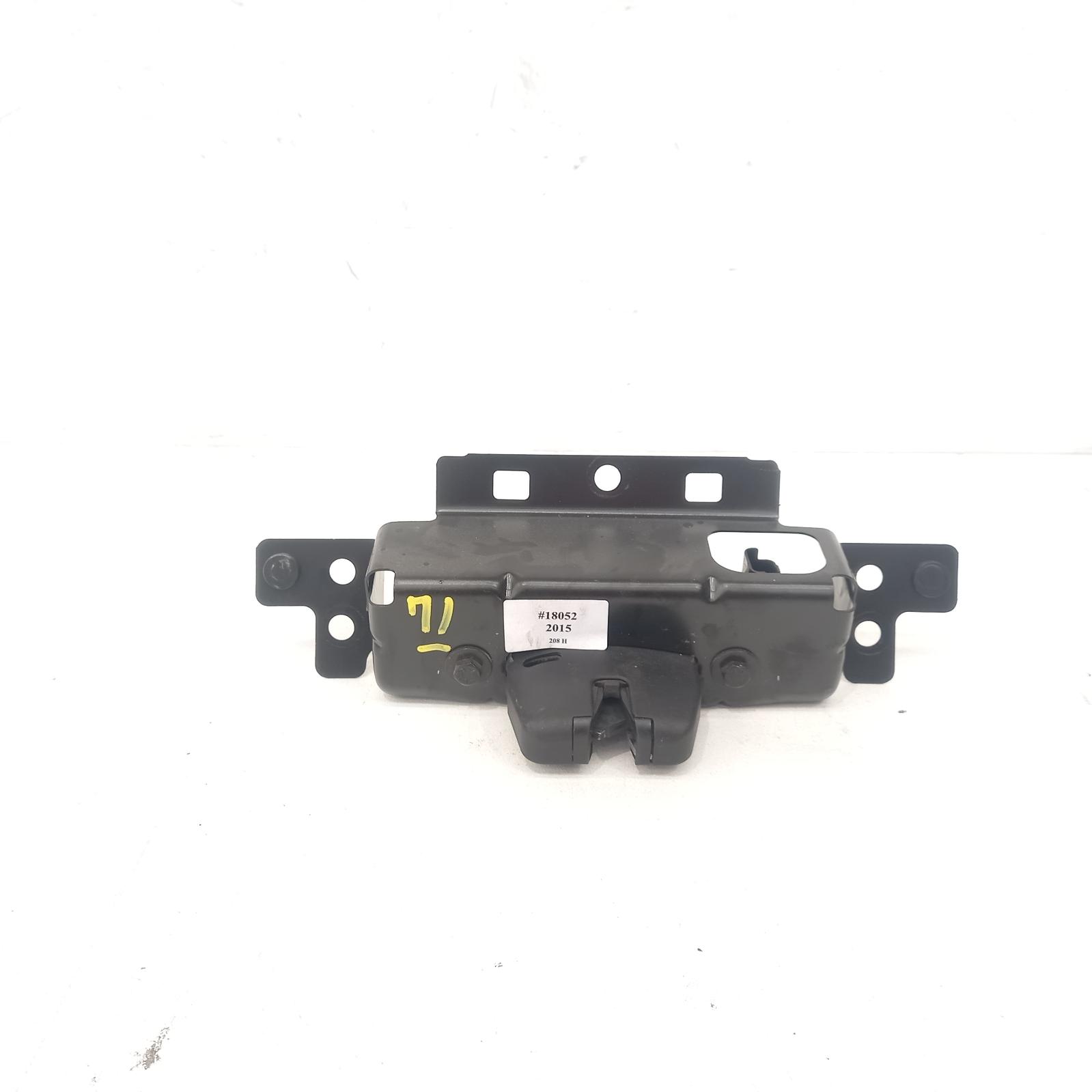 View Auto part Door/Boot/Gate Lock Peugeot 208 2015