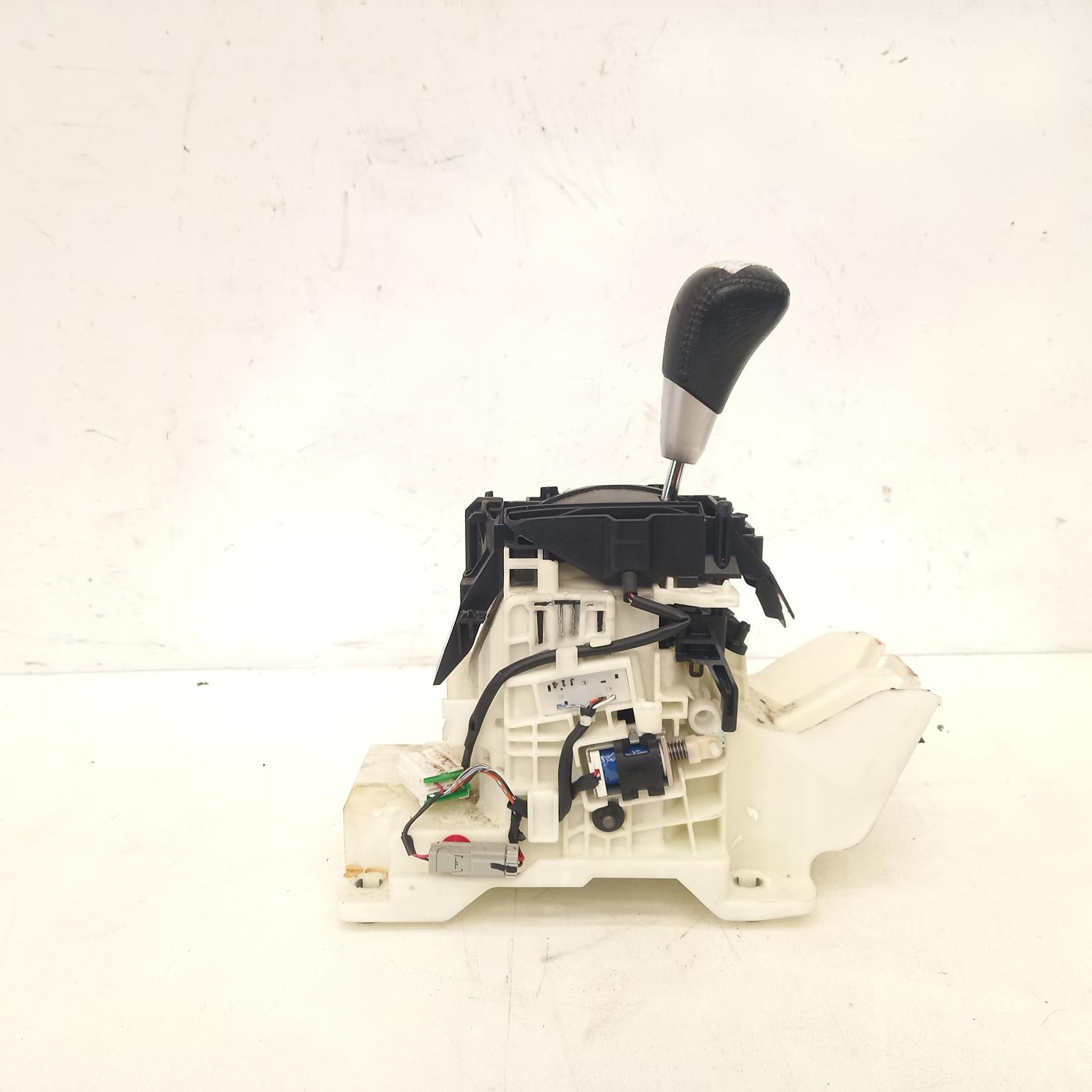 View Auto part Gear Stick/Shifter Mitsubishi Outlander 2011