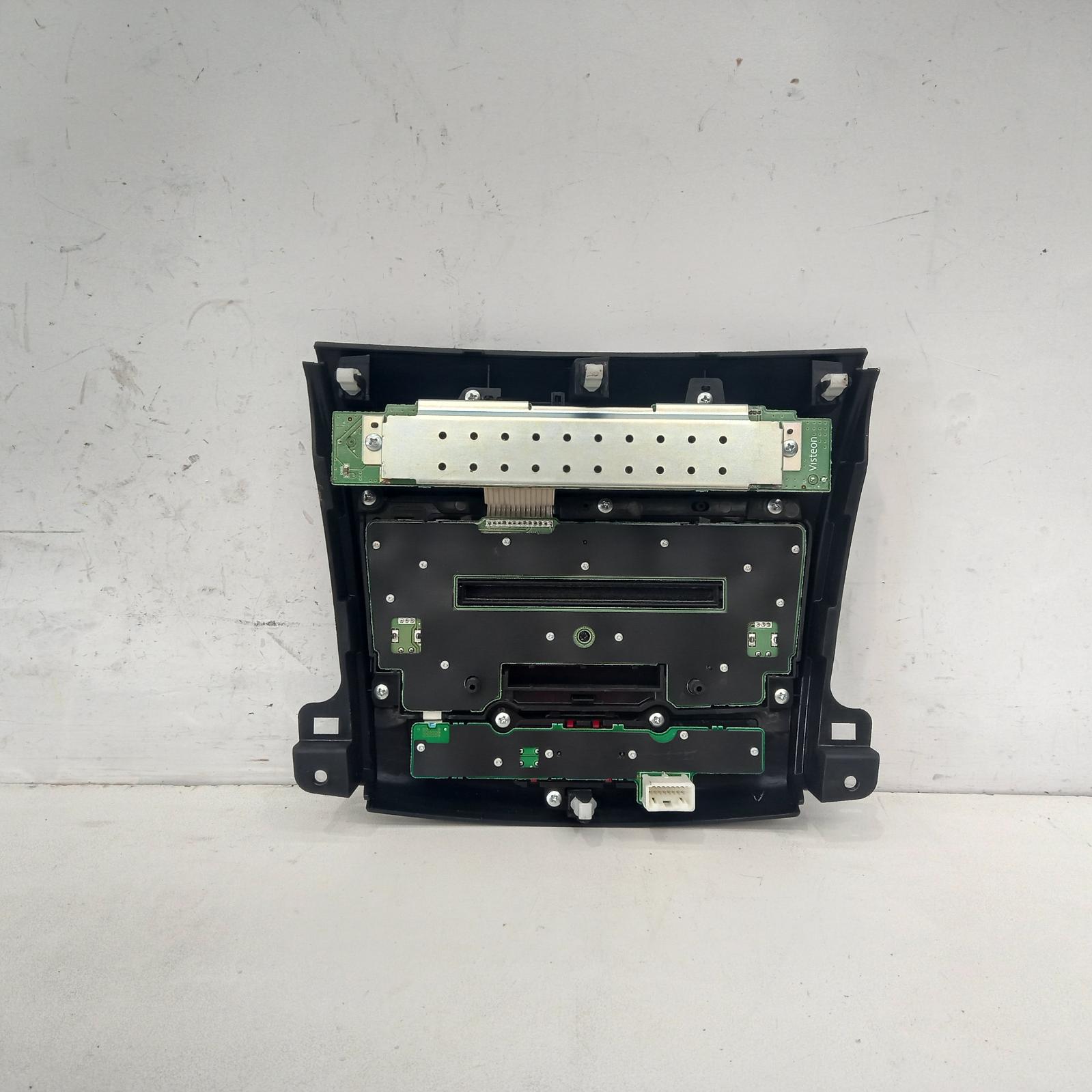 View Auto part Radio/Cd/Dvd/Sat/Tv Mitsubishi Outlander 2011