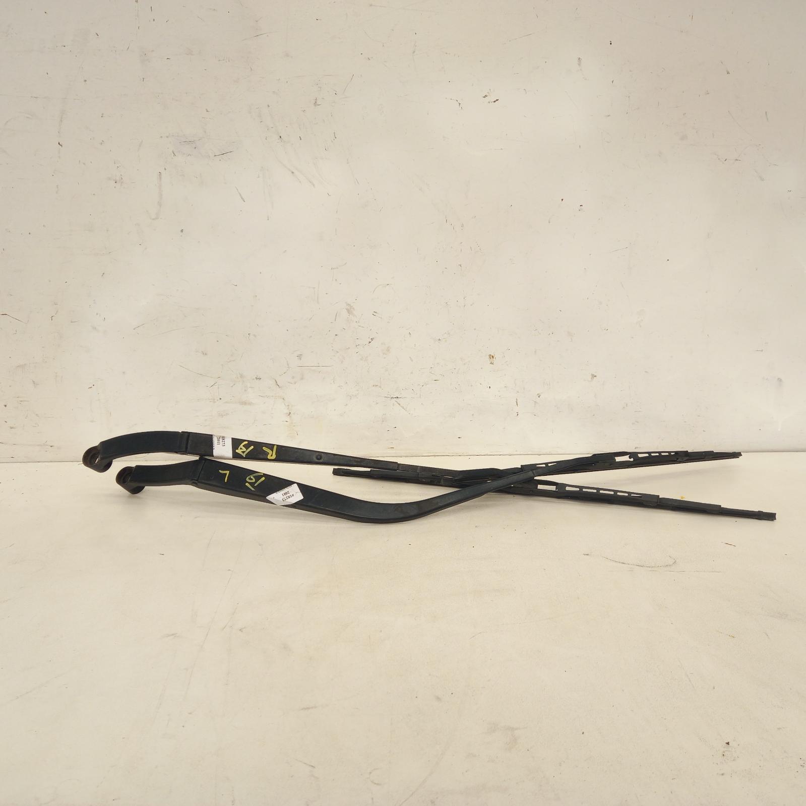 View Auto part Wiper Arm Mitsubishi Outlander 2011