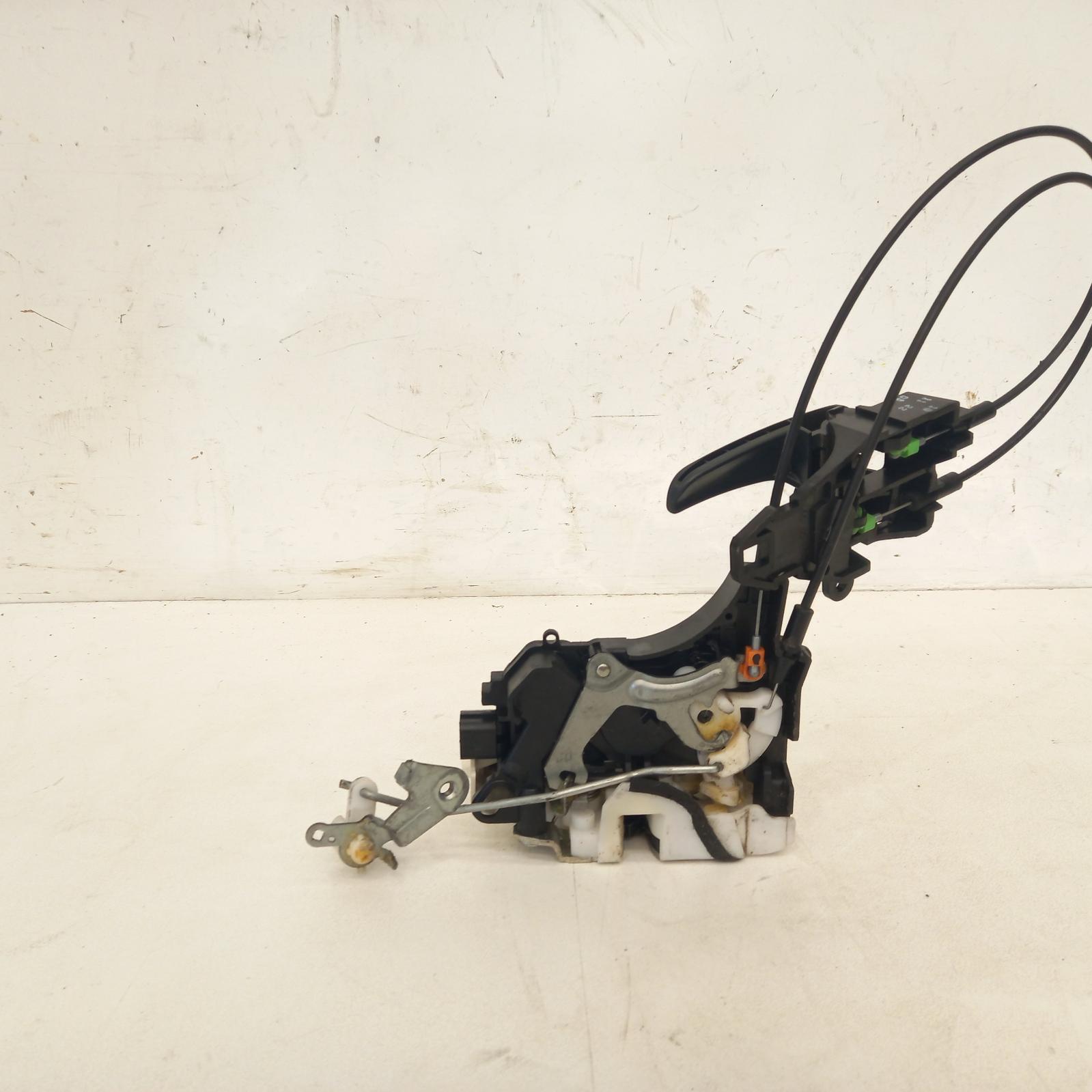 View Auto part Door/Boot/Gate Lock Mitsubishi Outlander 2011