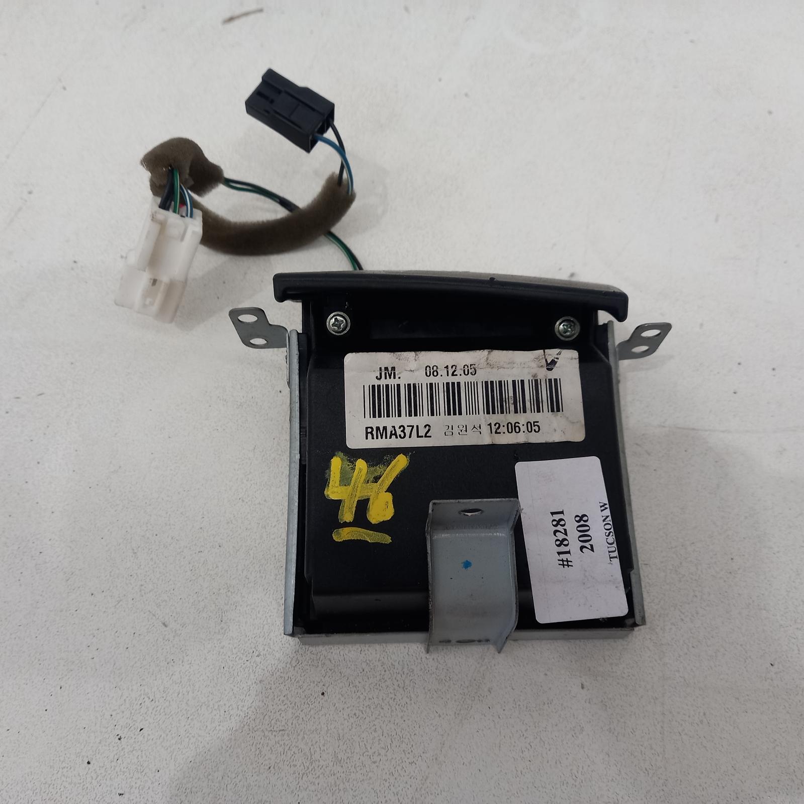 2008 Hyundai Tucson Ashtray View Auto part Ashtray Hyundai Tucson 2008