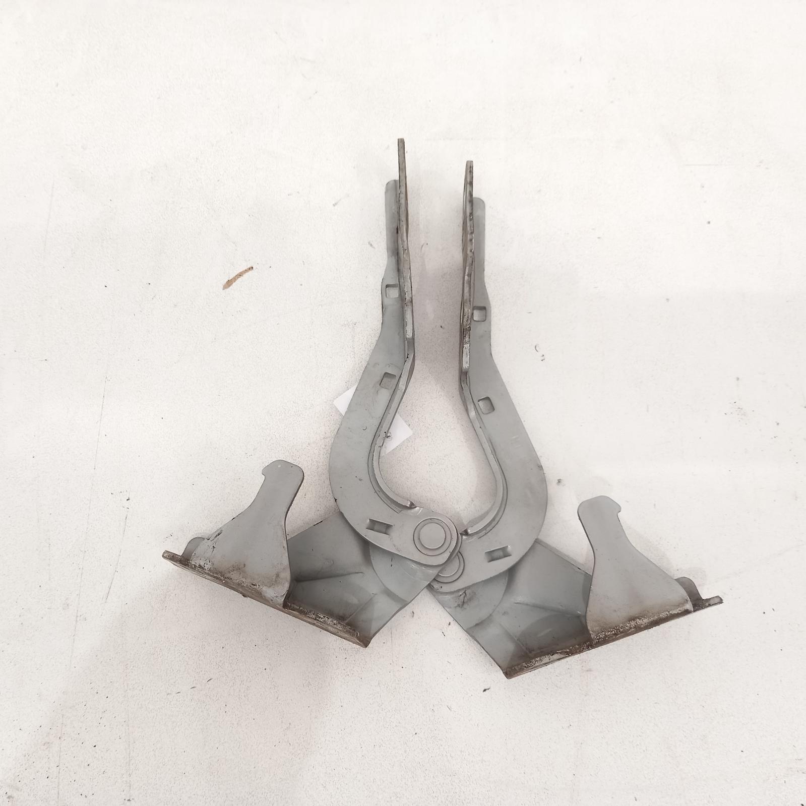 2008 Hyundai Tucson Bonnet Hinge/Strut View Auto part Bonnet Hinge/Strut Hyundai Tucson 2008