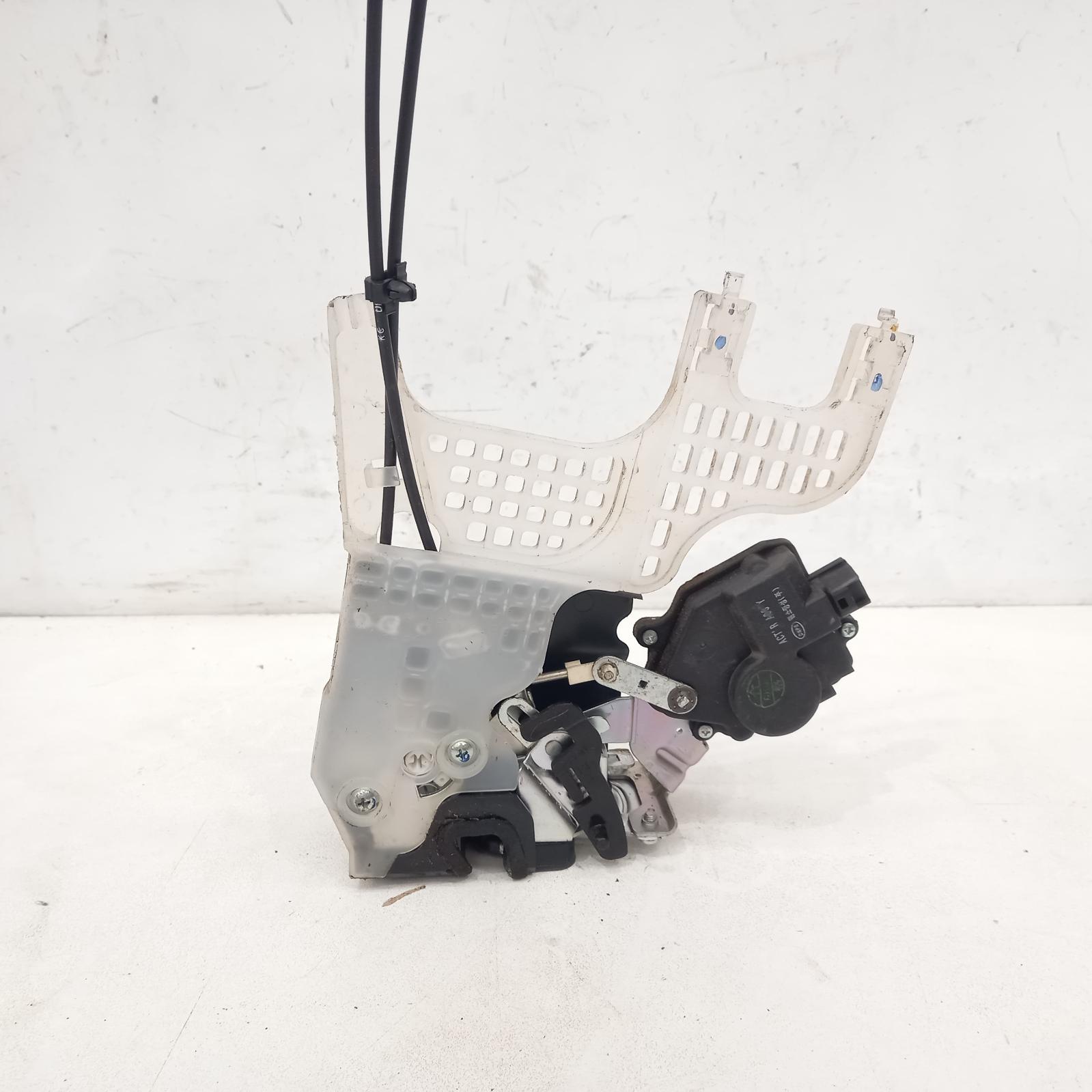 View Auto part Door/Boot/Gate Lock Hyundai Tucson 2008