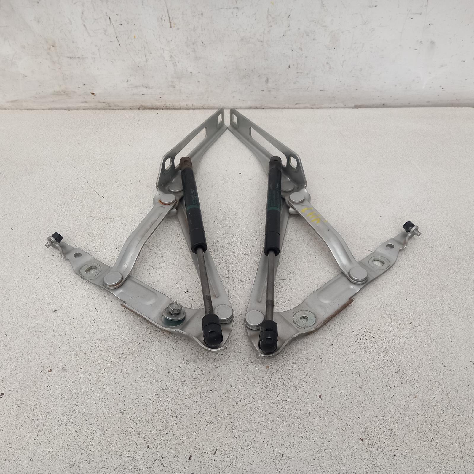 View Auto part Bootlid/Tgate Hinge Holden Commodore 2012