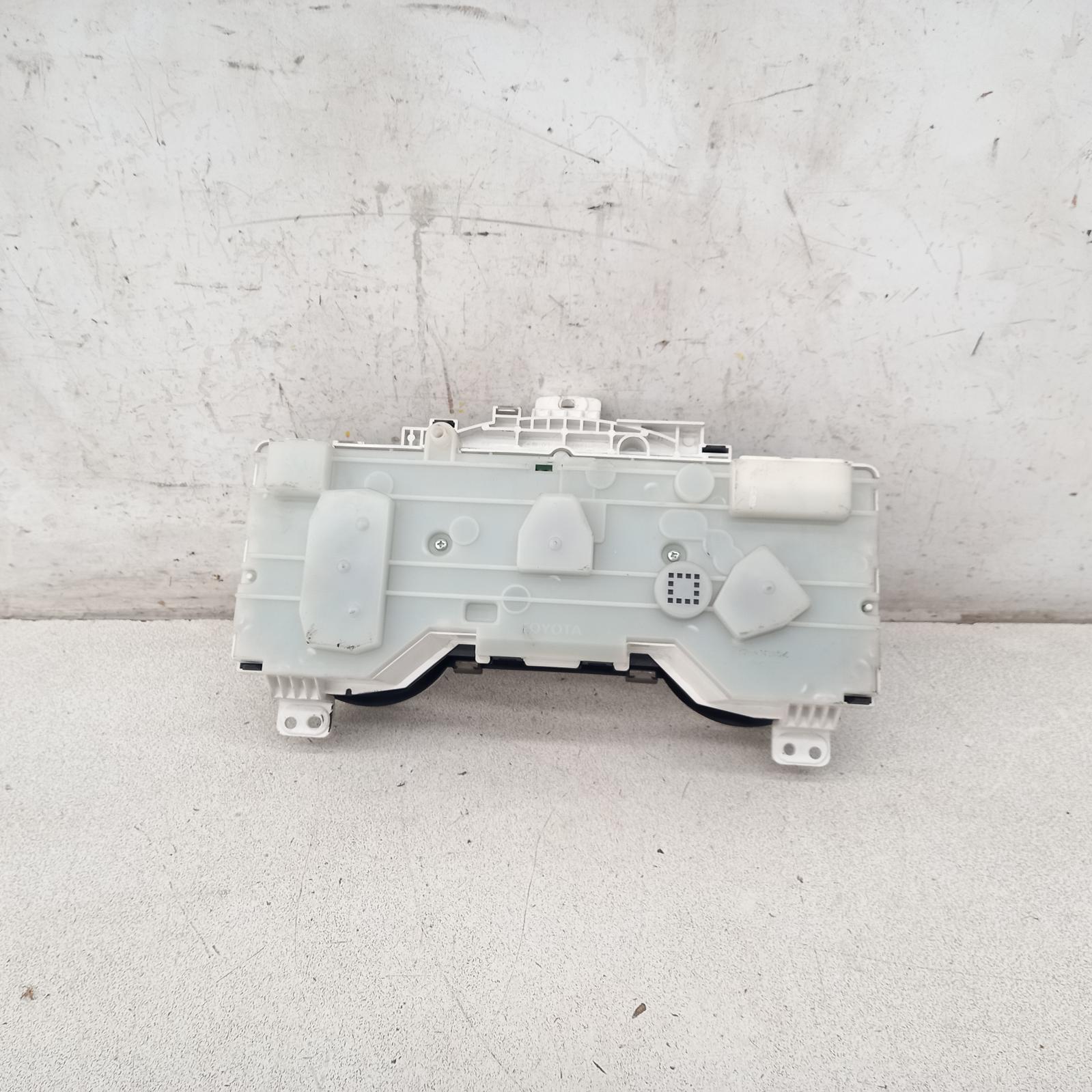 View Auto part Instrument Cluster Toyota Hilux 2005