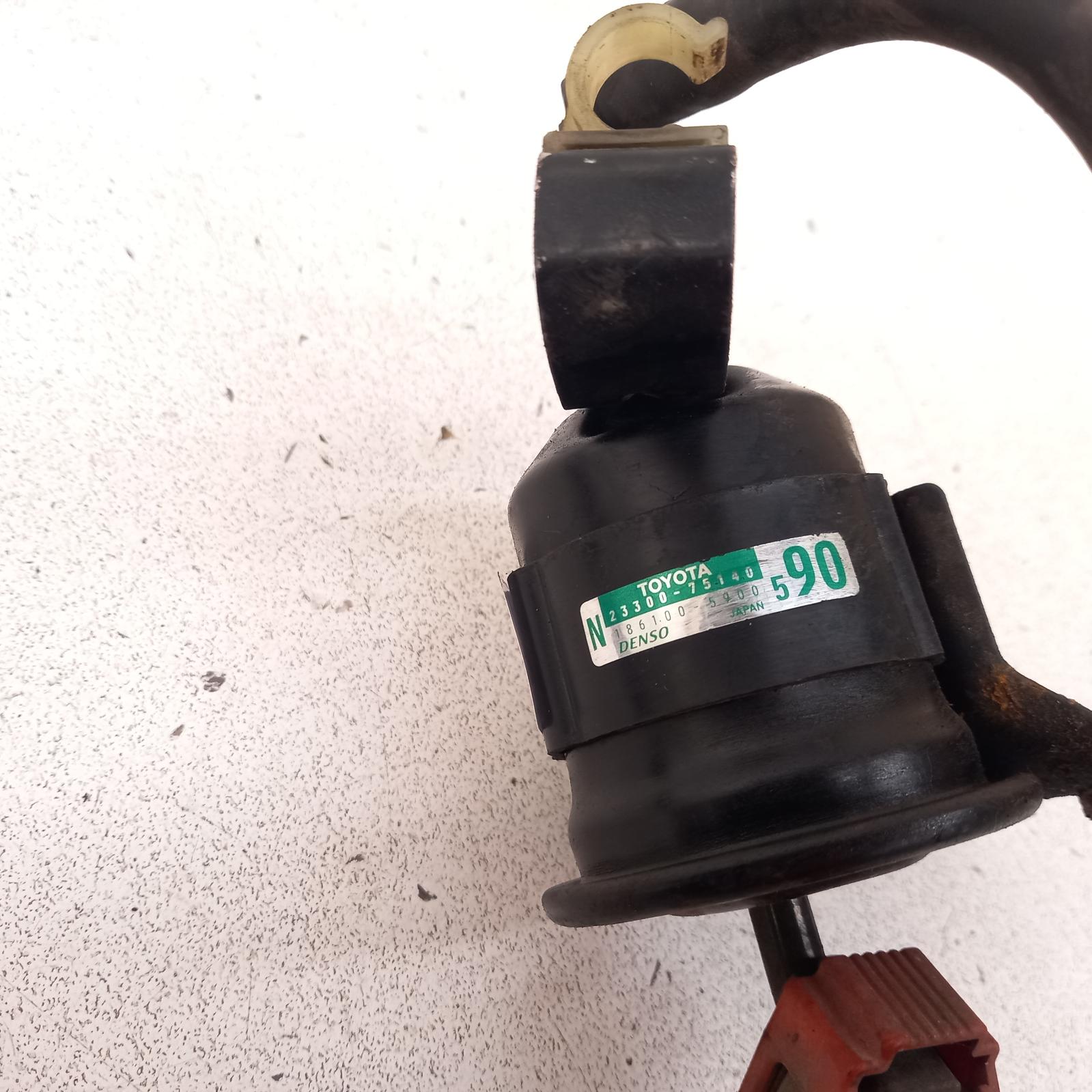 View Auto part Fuel Filter Housing Toyota Hilux 2005