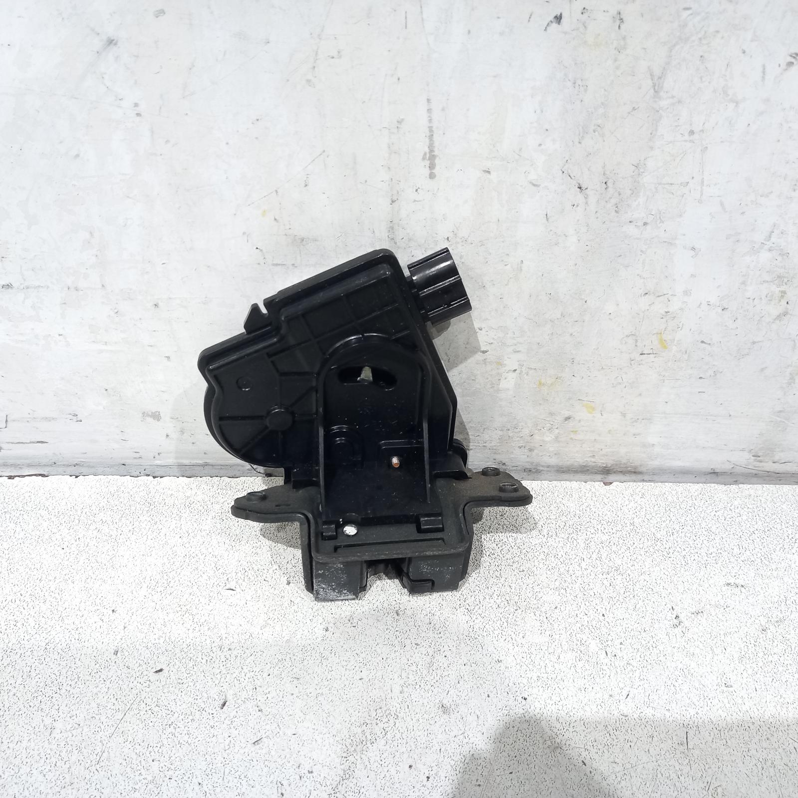 2010 Toyota Corolla Door/Boot/Gate Lock View Auto part Door/Boot/Gate Lock Toyota Corolla 2010