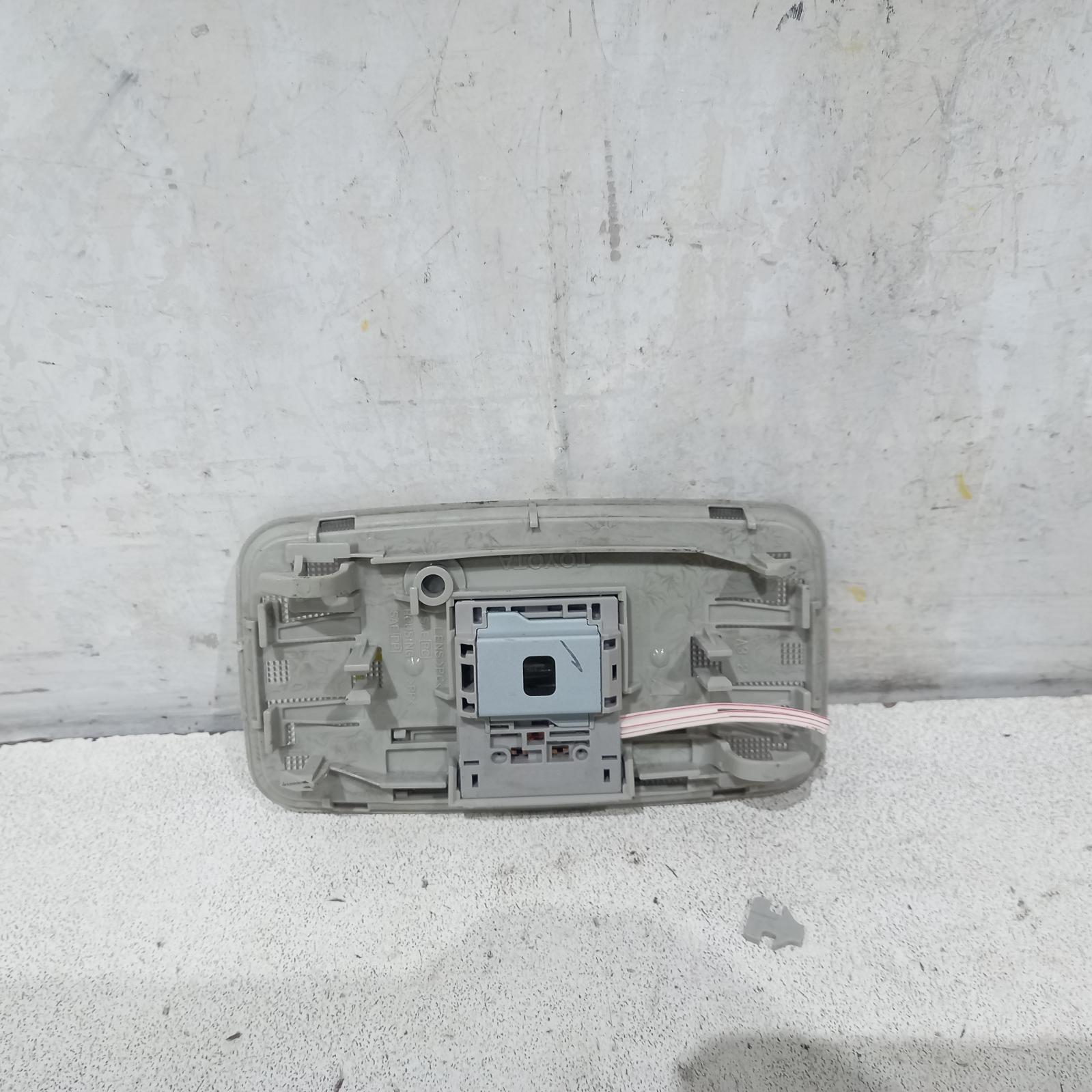 2010 Toyota Corolla Courtesy Light View Auto part Courtesy Light Toyota Corolla 2010