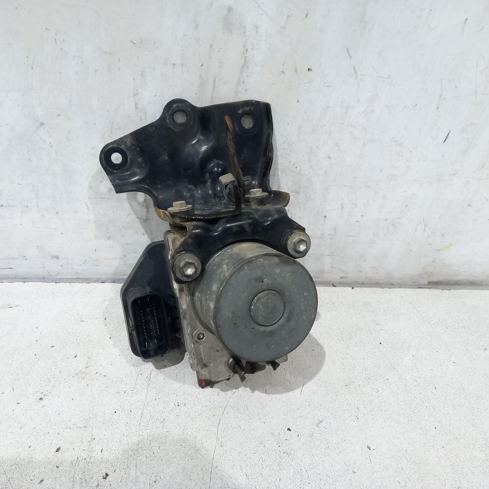 2010 Toyota Corolla Abs Pump/Modulator View Auto part Abs Pump/Modulator Toyota Corolla 2010