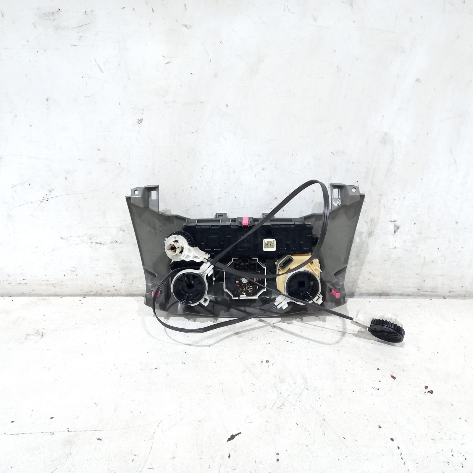 View Auto part Heater/Ac Controls Toyota Rav4 2007