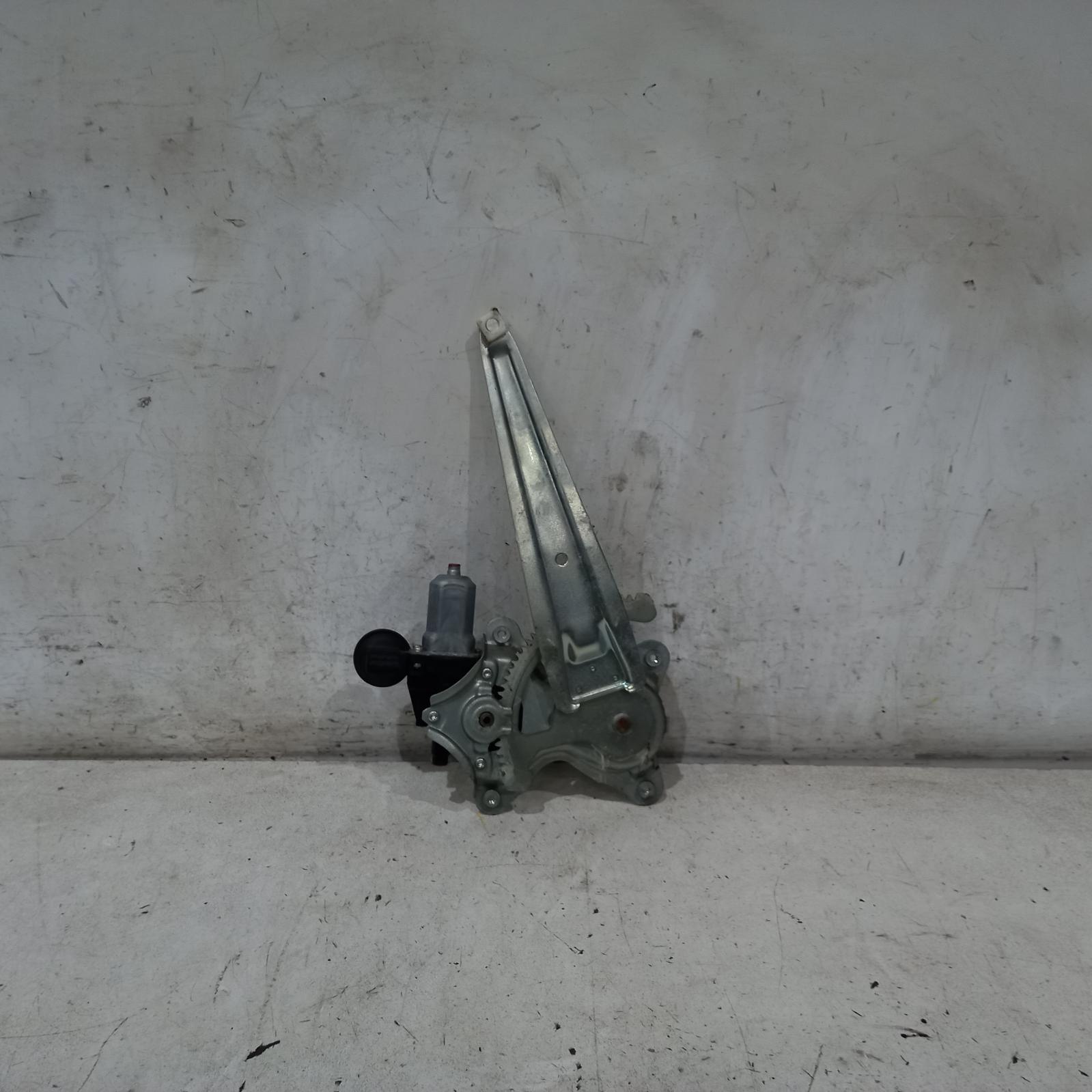 2007 Toyota Rav4 Right Rear Wnd Reg/Motor View Auto part Right Rear Wnd Reg/Motor Toyota Rav4 2007