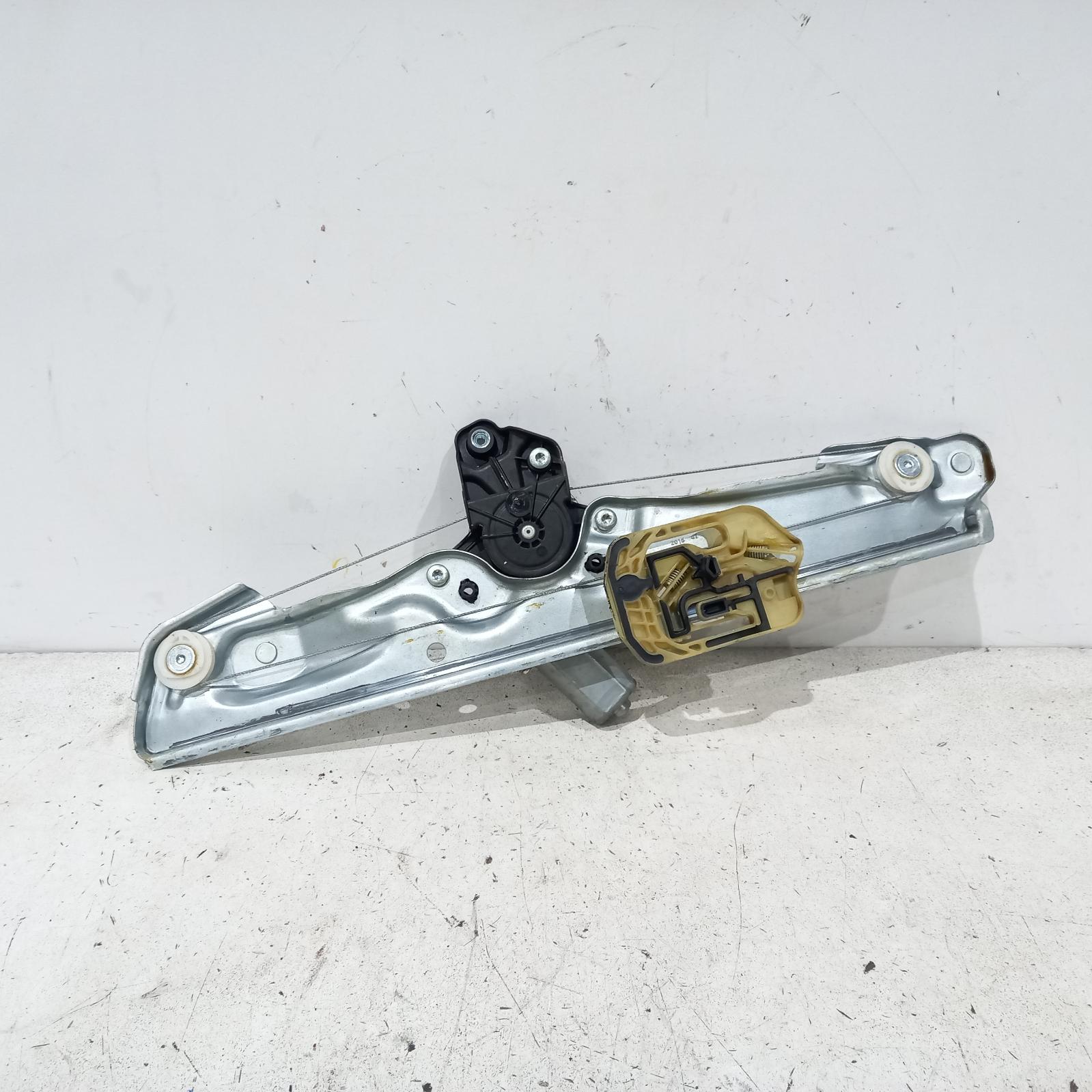 View Auto part Right Rear Wnd Reg/Motor Holden Astra 2017