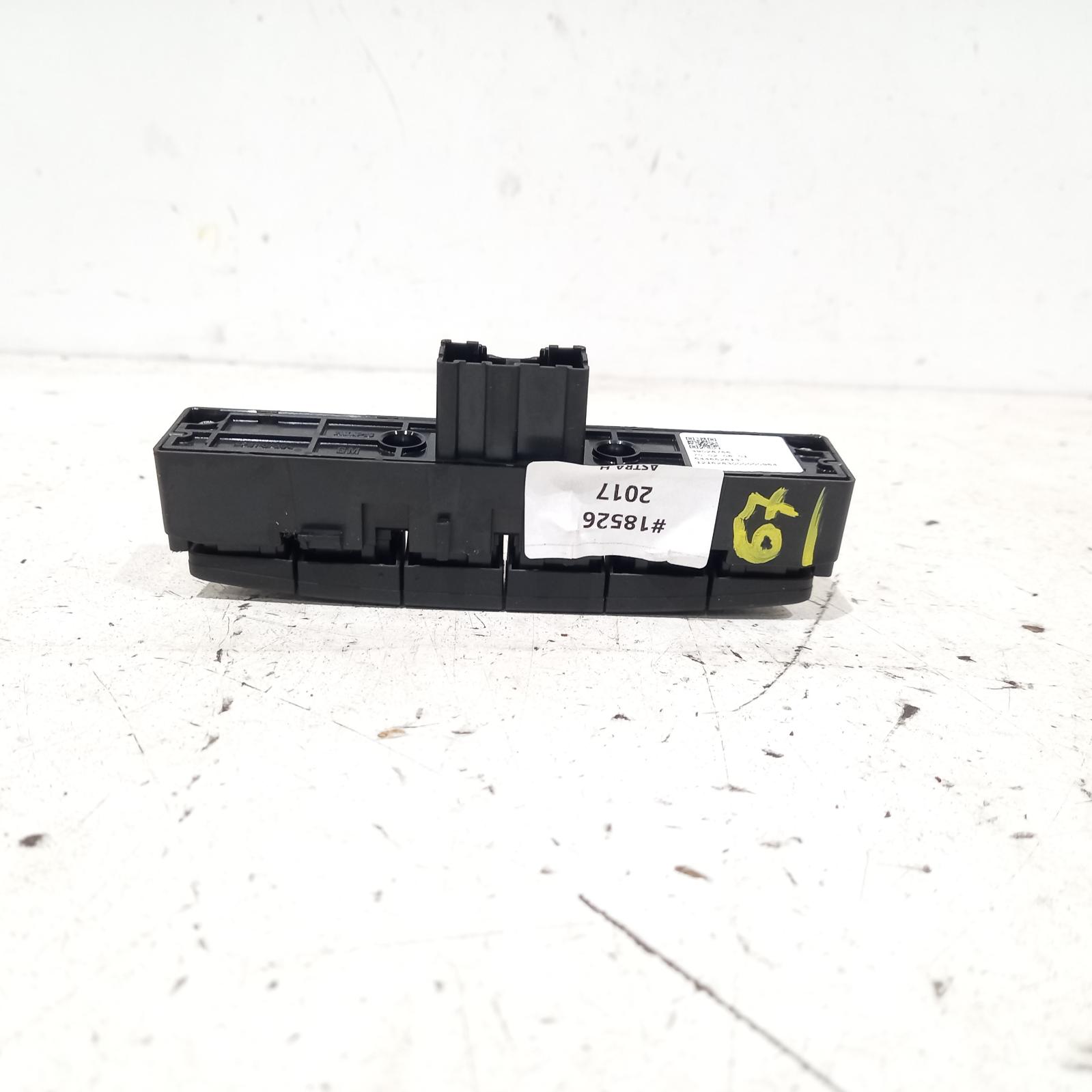 View Auto part Misc Switch/Relay Holden Astra 2017