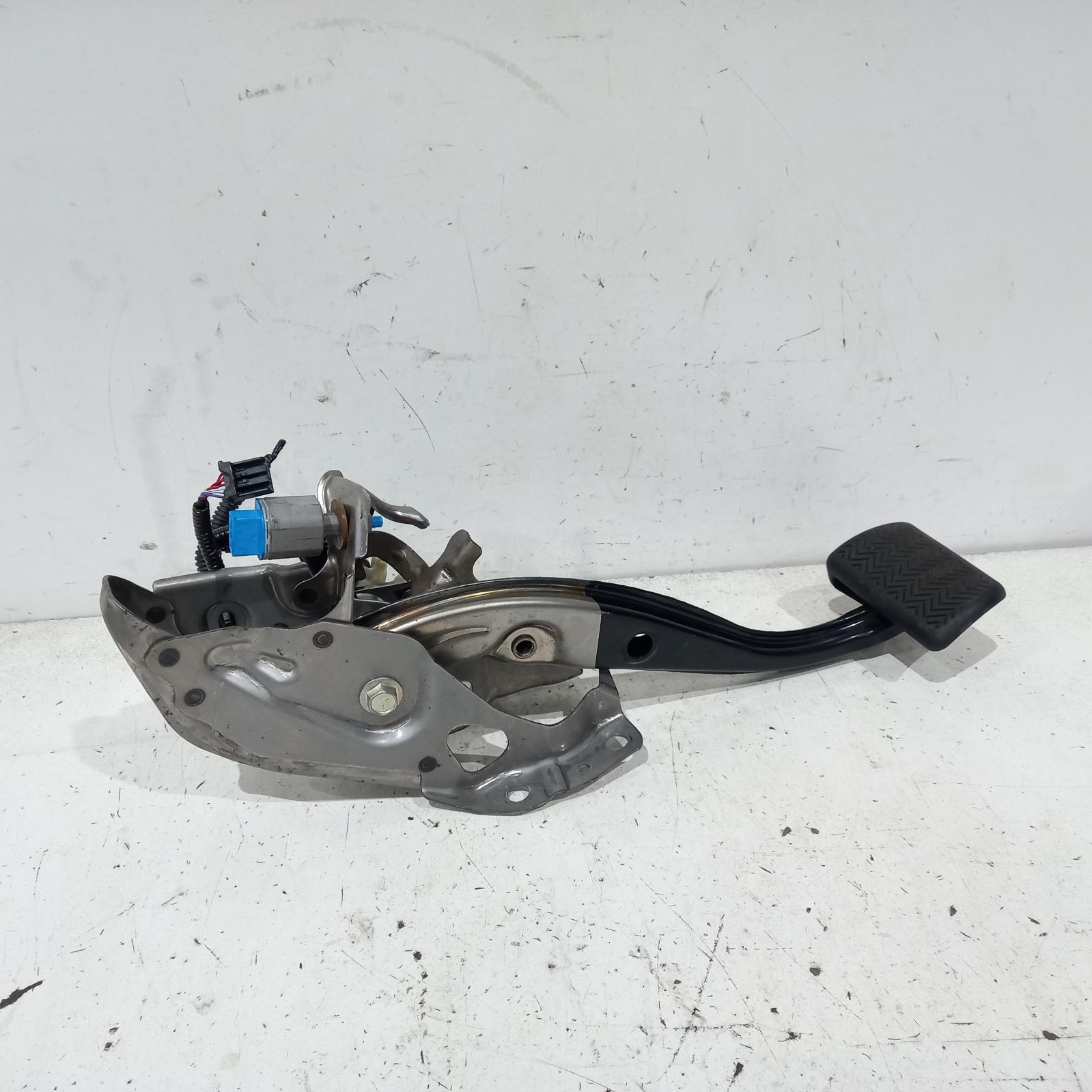 View Auto part Pedal Assembly Toyota Corolla 2018