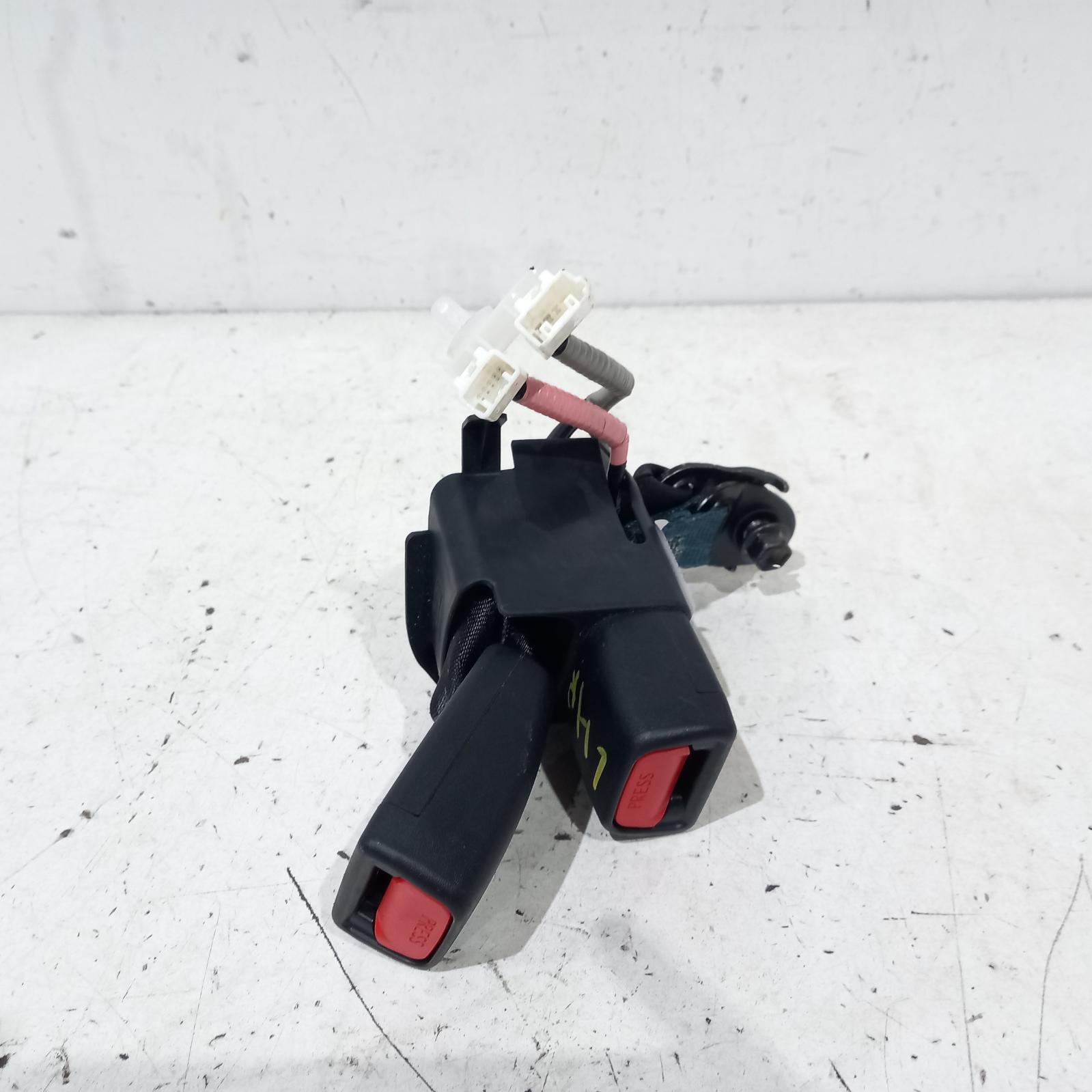 View Auto part Seatbelt/Stalk Toyota Corolla 2018