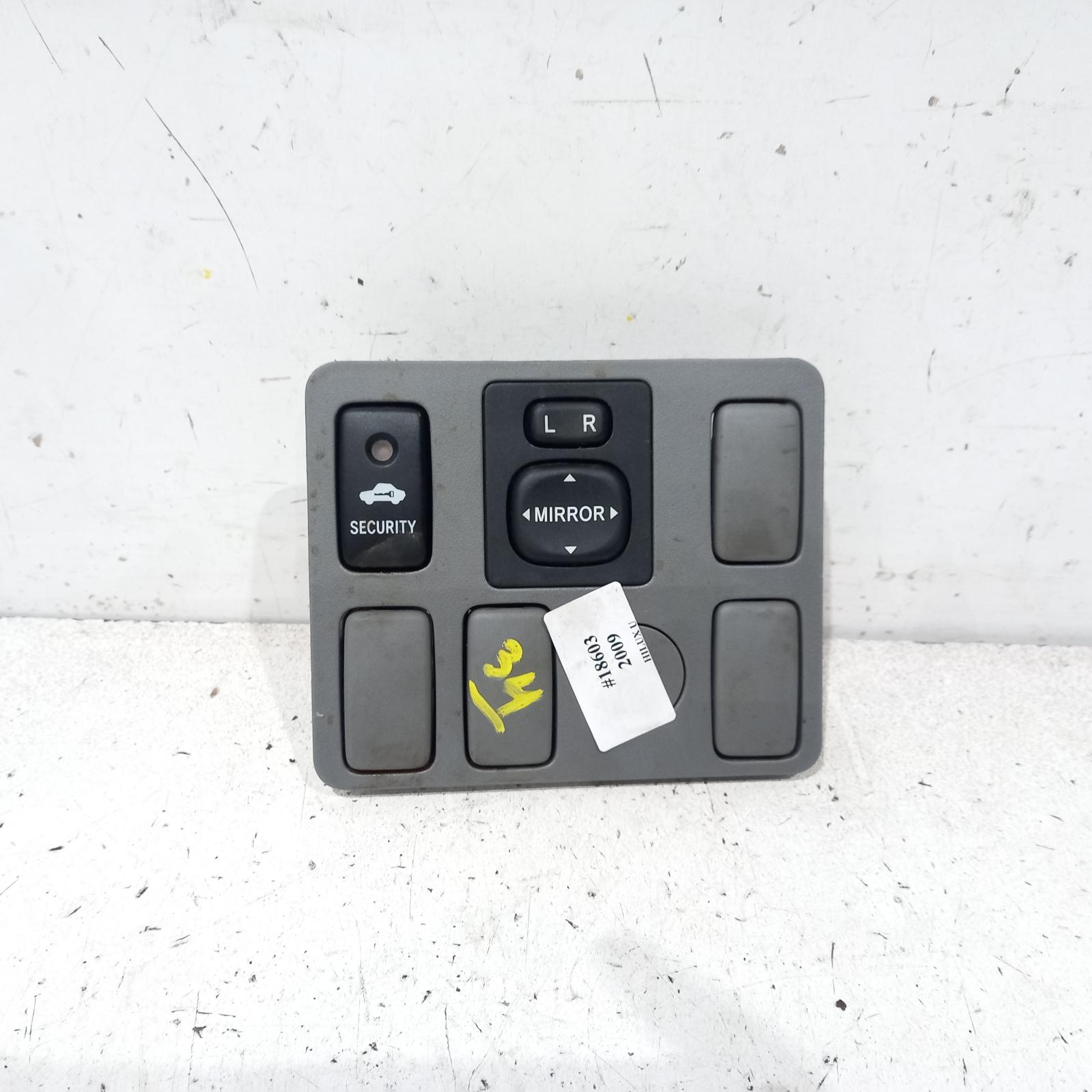 View Auto part Misc Switch/Relay Toyota Hilux 2009