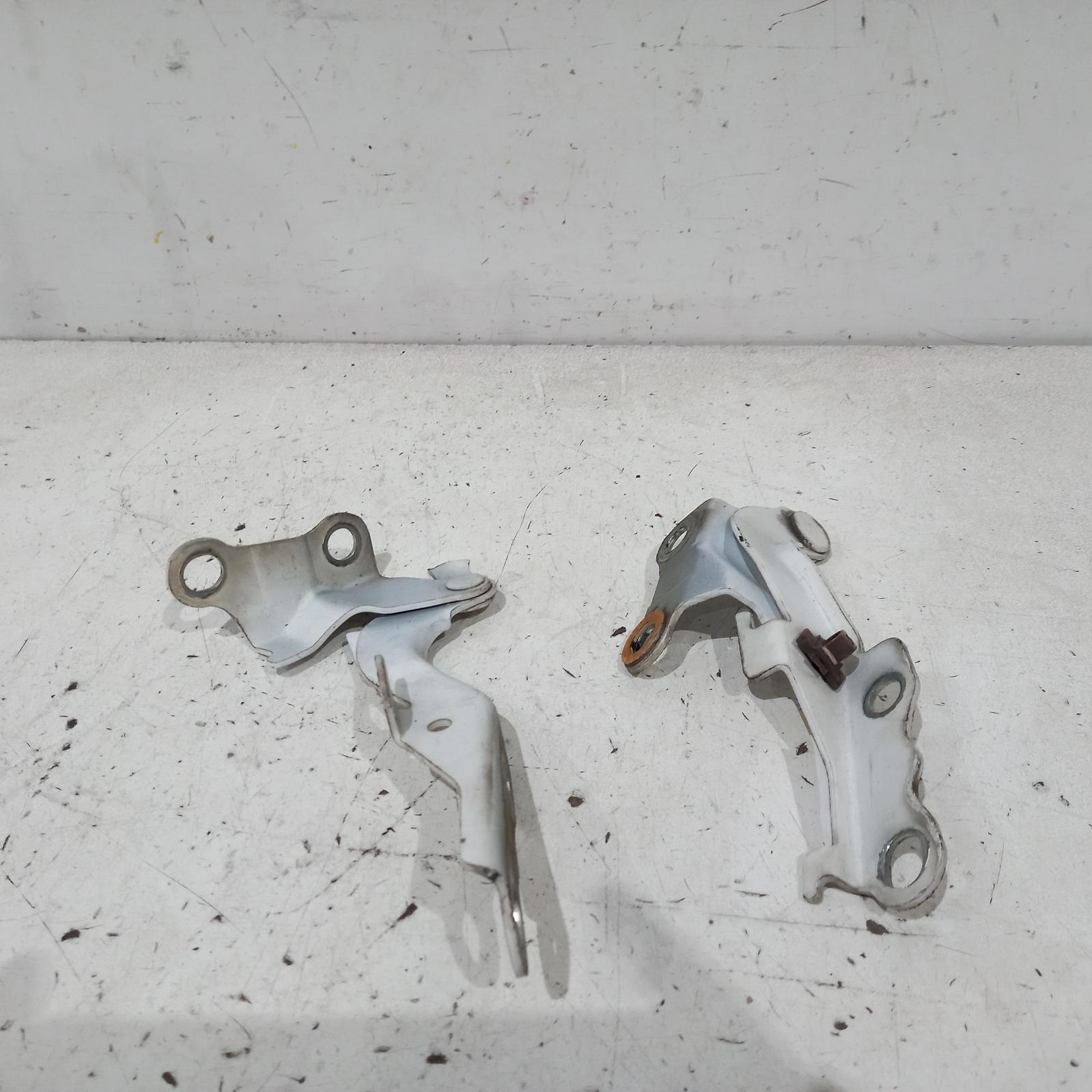 View Auto part Bonnet Hinge/Strut Toyota Hilux 2009