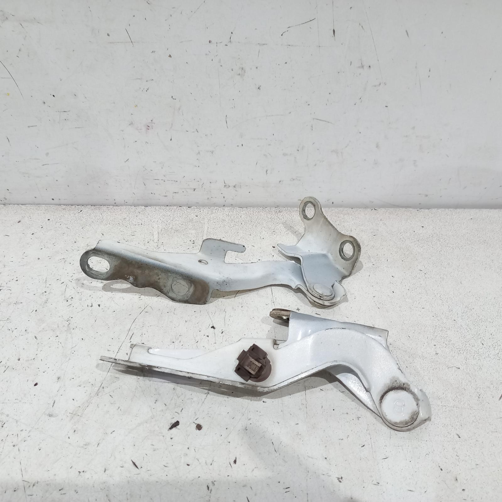 View Auto part Bonnet Hinge/Strut Toyota Hilux 2009