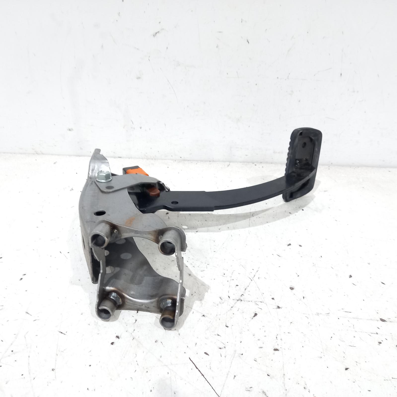 View Auto part Pedal Assembly Toyota 86 2015