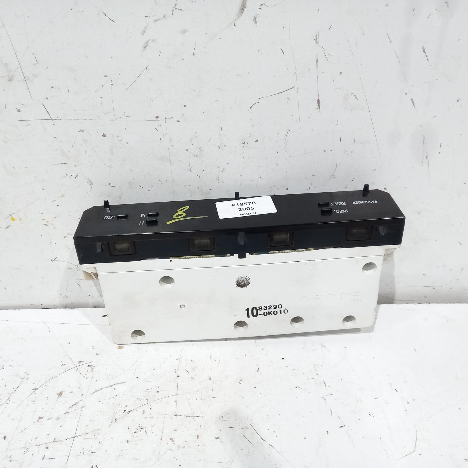 View Auto part Clock Toyota Hilux 2005