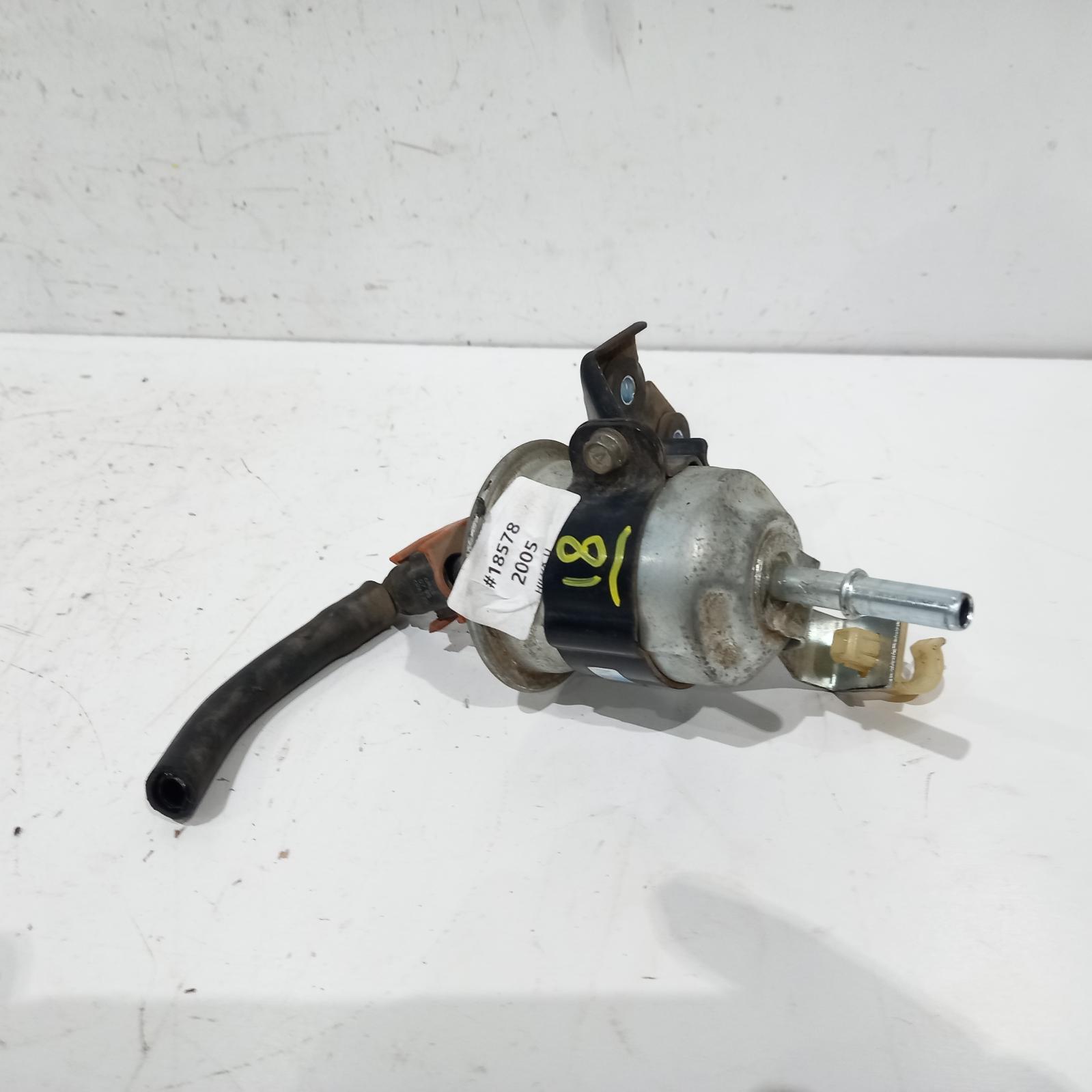 View Auto part Fuel Filter Housing Toyota Hilux 2005