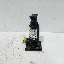 View Auto part Jack Toyota Hilux 2005
