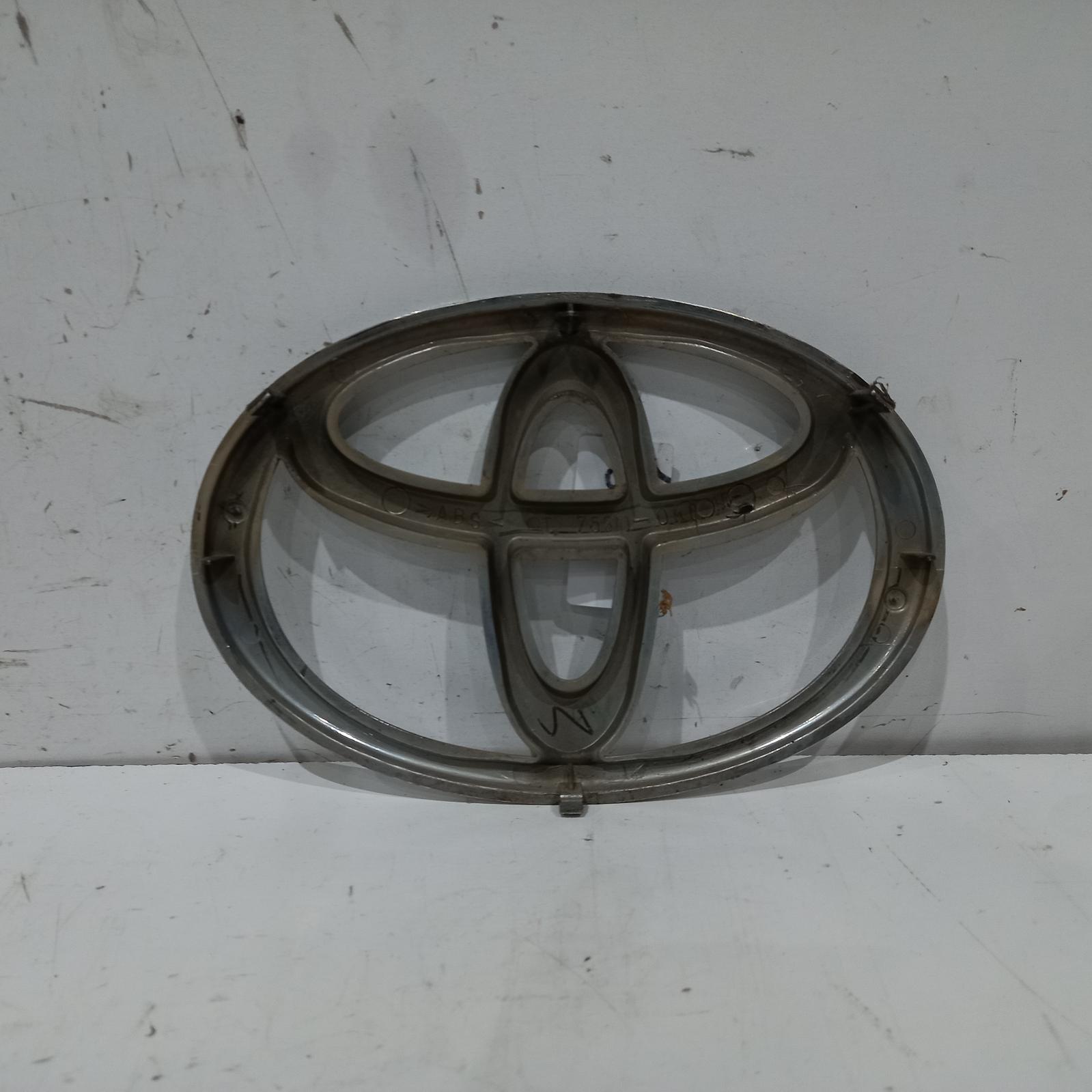View Auto part Badge Toyota Hilux 2005