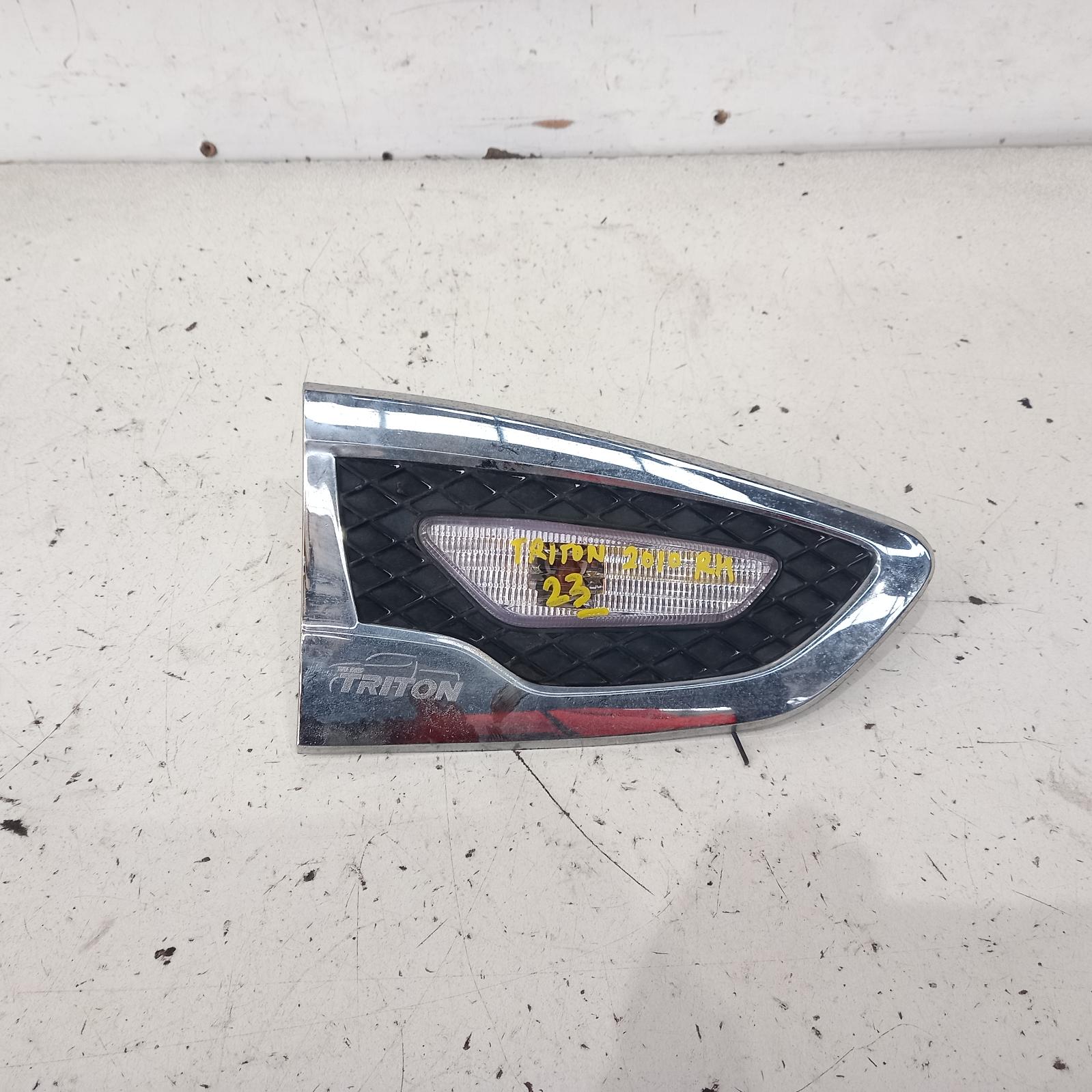 View Auto part Right Indicator/Fog/Side Mitsubishi Triton 2010