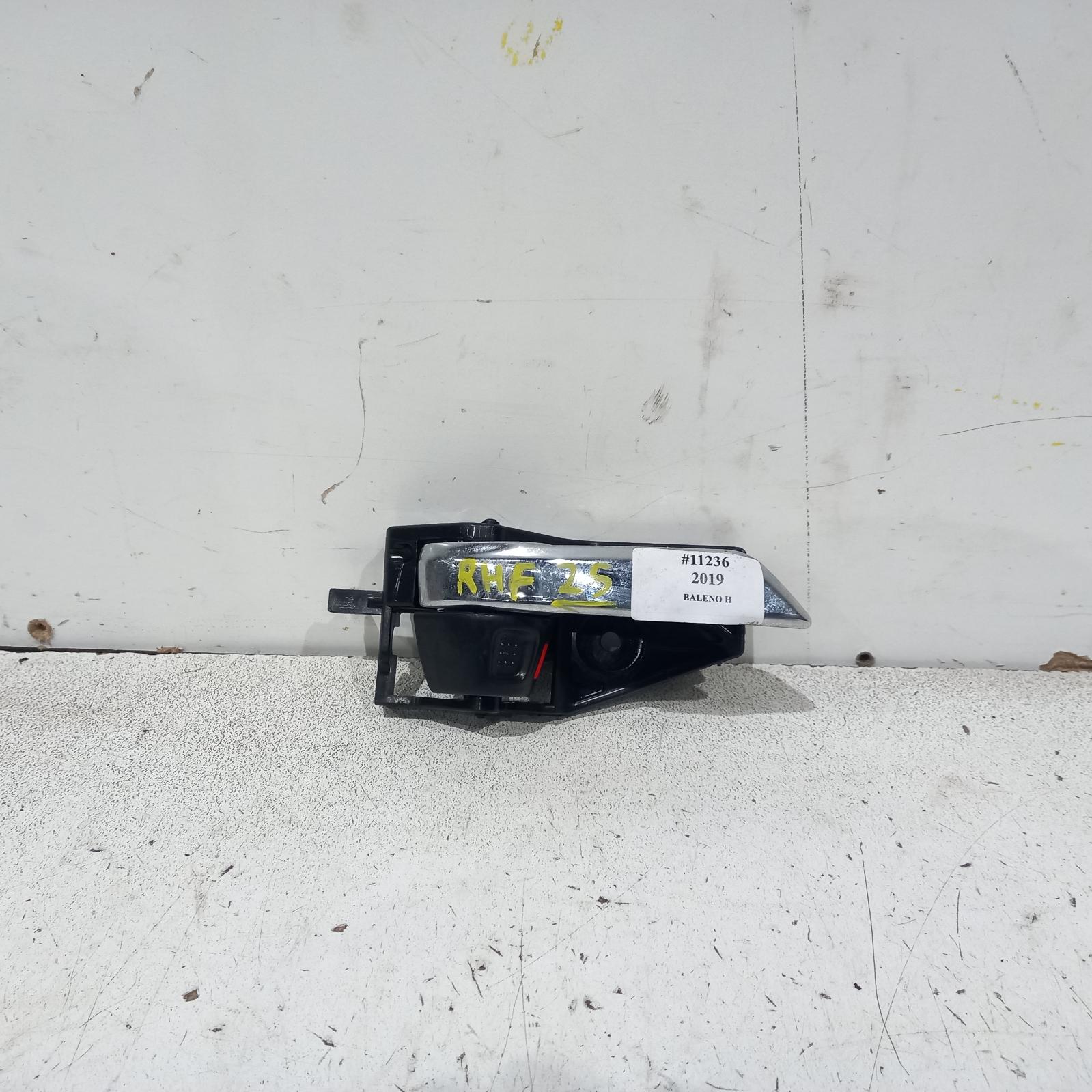 View Auto part Door Handle Suzuki Baleno 2019