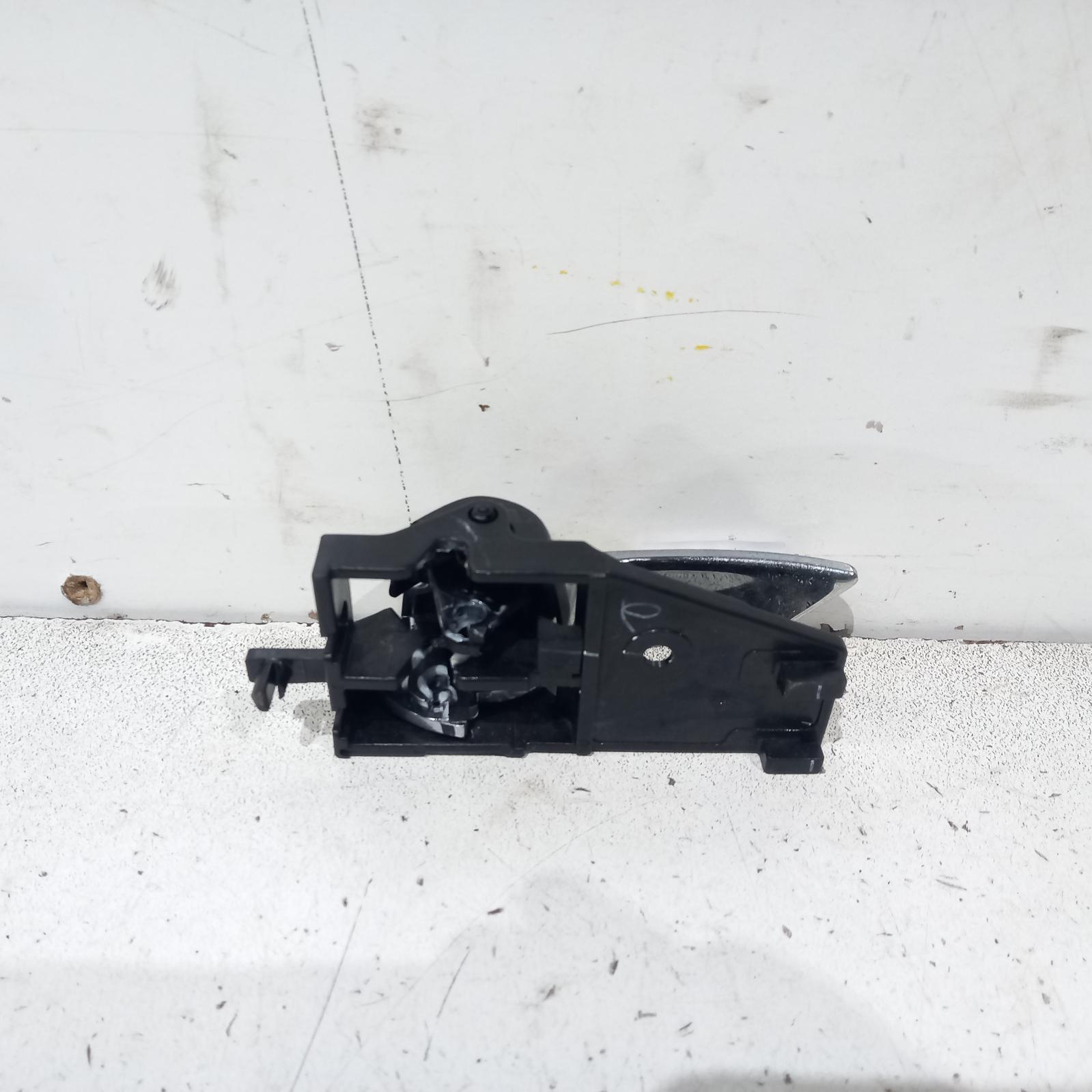 View Auto part Door Handle Suzuki Baleno 2019