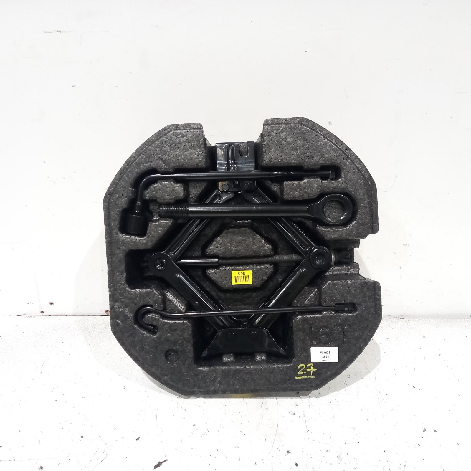 View Auto part Jack/Tool Kit Hyundai Kona 2021
