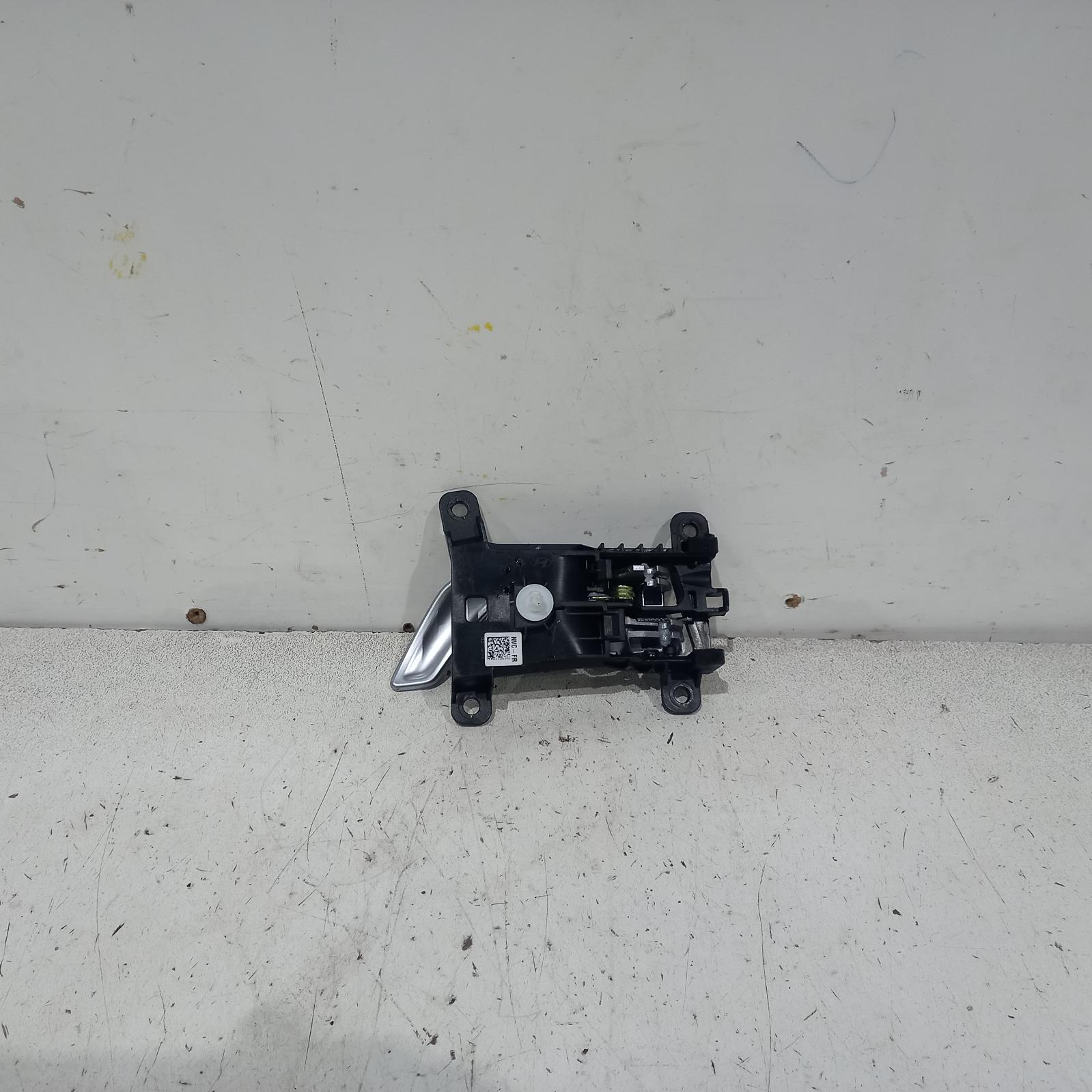 View Auto part Door Handle Hyundai Kona 2021