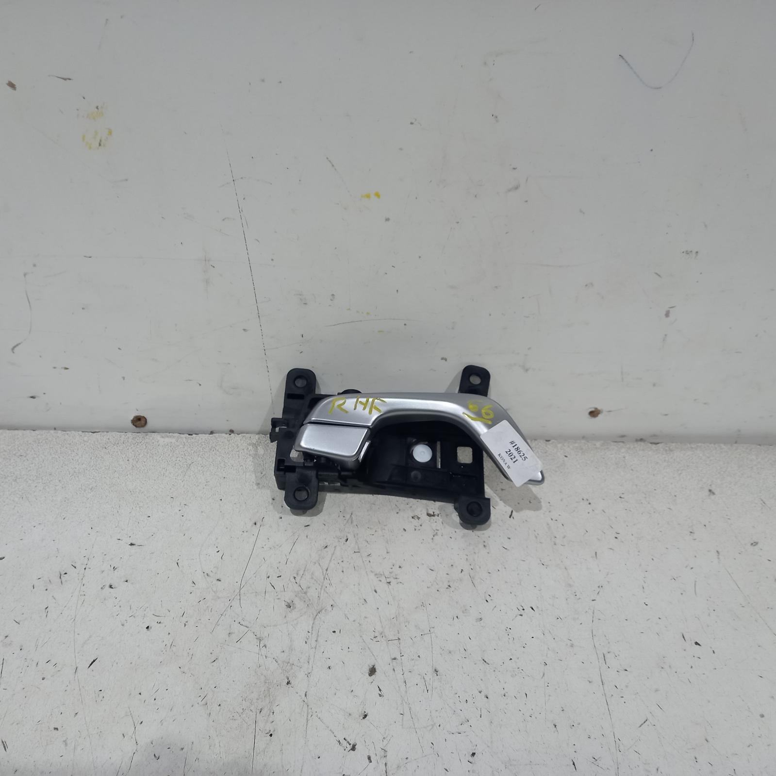 View Auto part Door Handle Hyundai Kona 2021