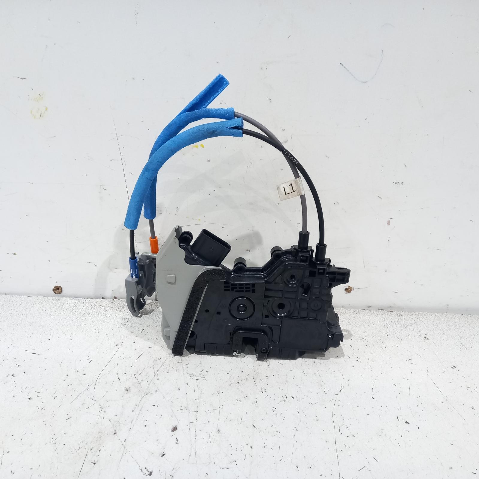View Auto part Door/Boot/Gate Lock Hyundai Kona 2021