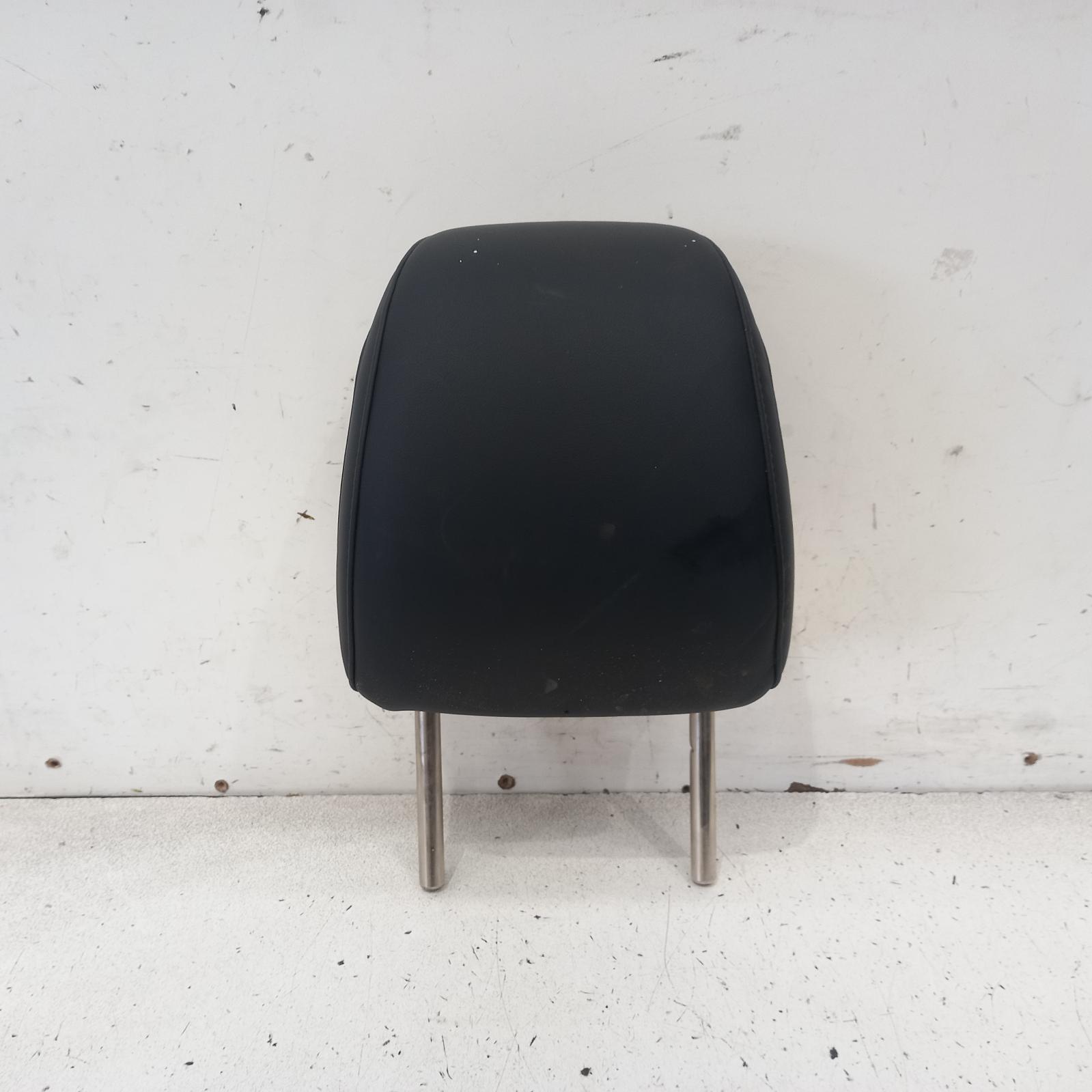 View Auto part Headrest Mazda 3 2020