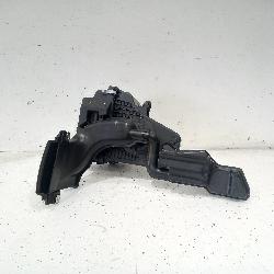 View Auto part Air Cleaner/Box Mazda 3 2020