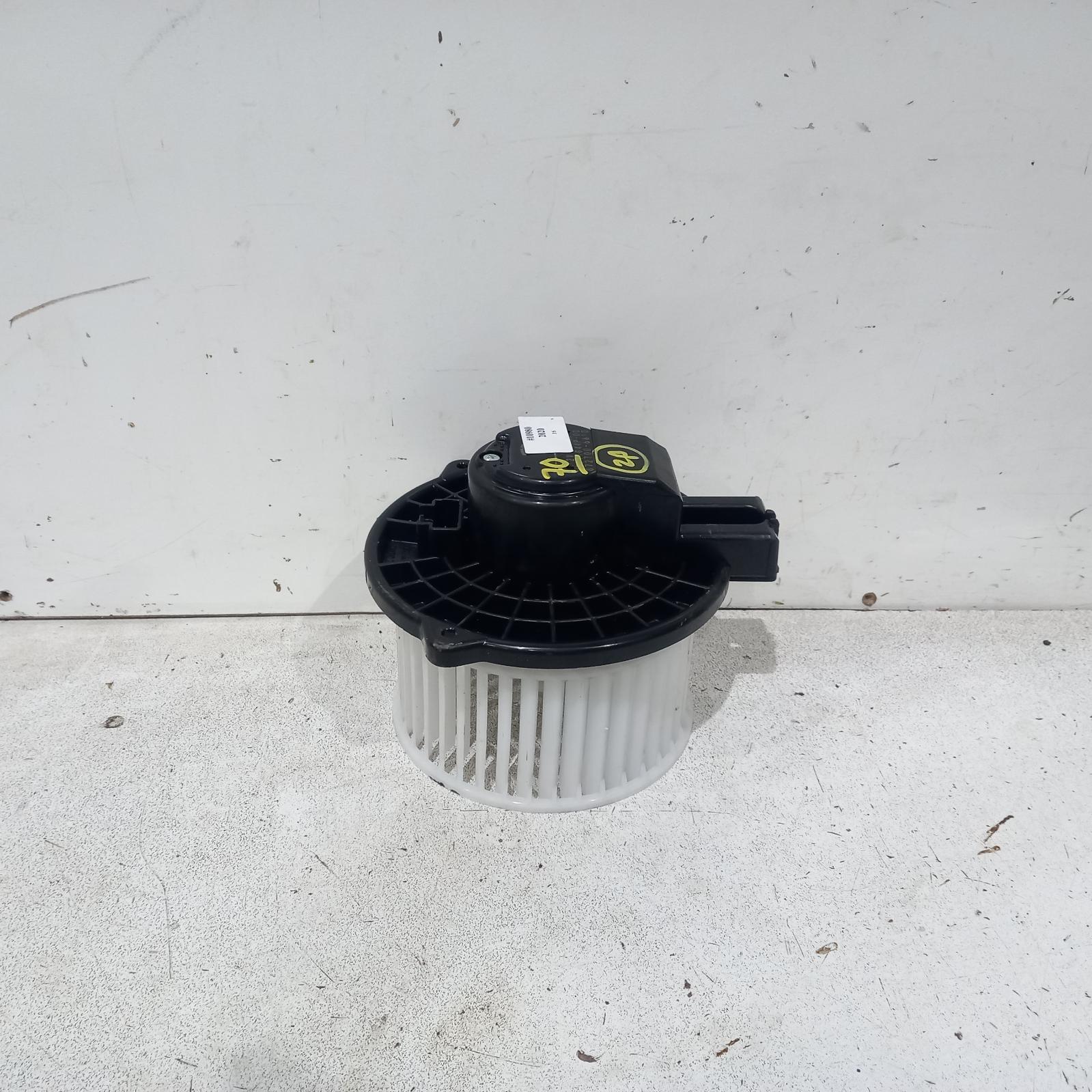 View Auto part Heater Fan Motor Mazda 3 2020
