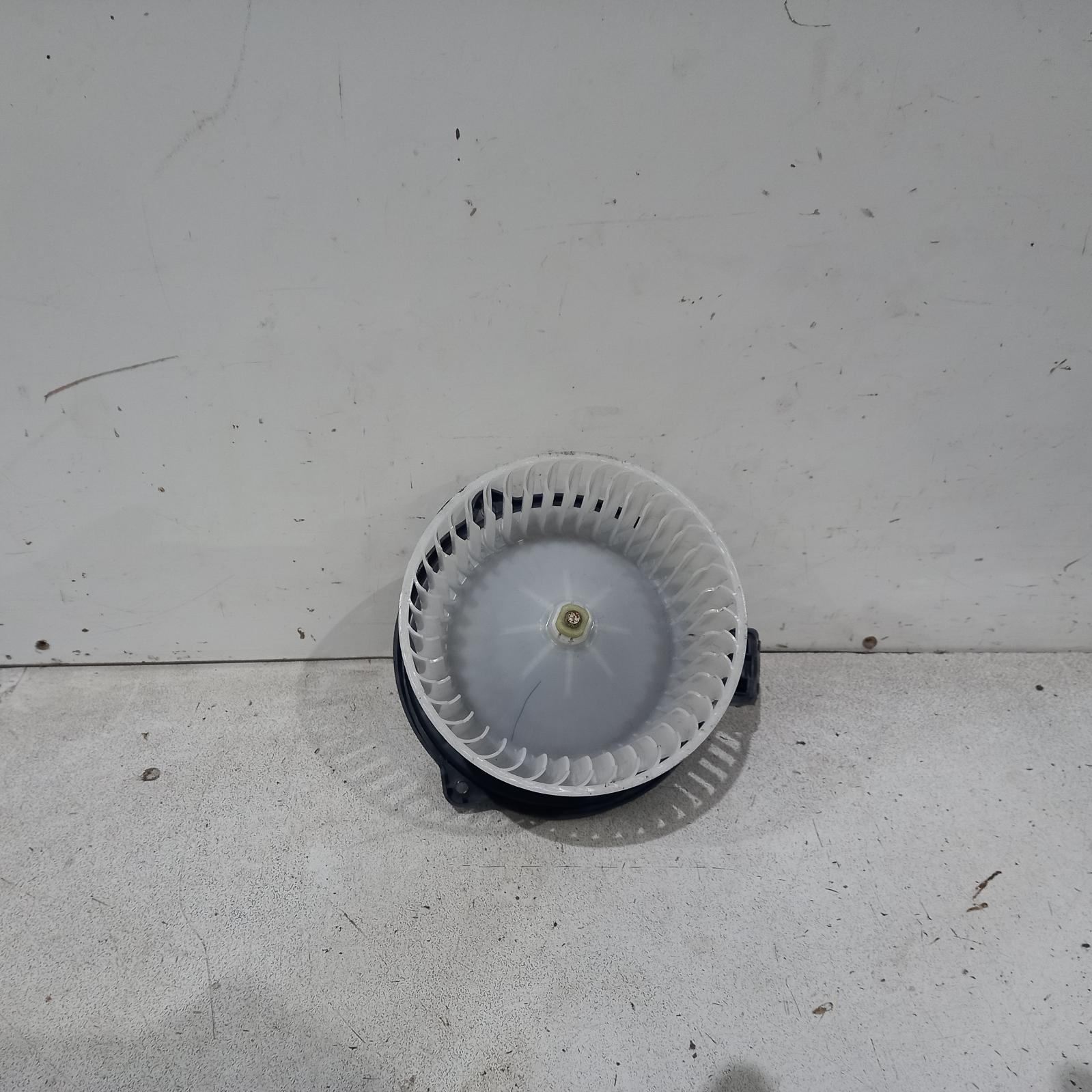 View Auto part Heater Fan Motor Mazda 3 2020