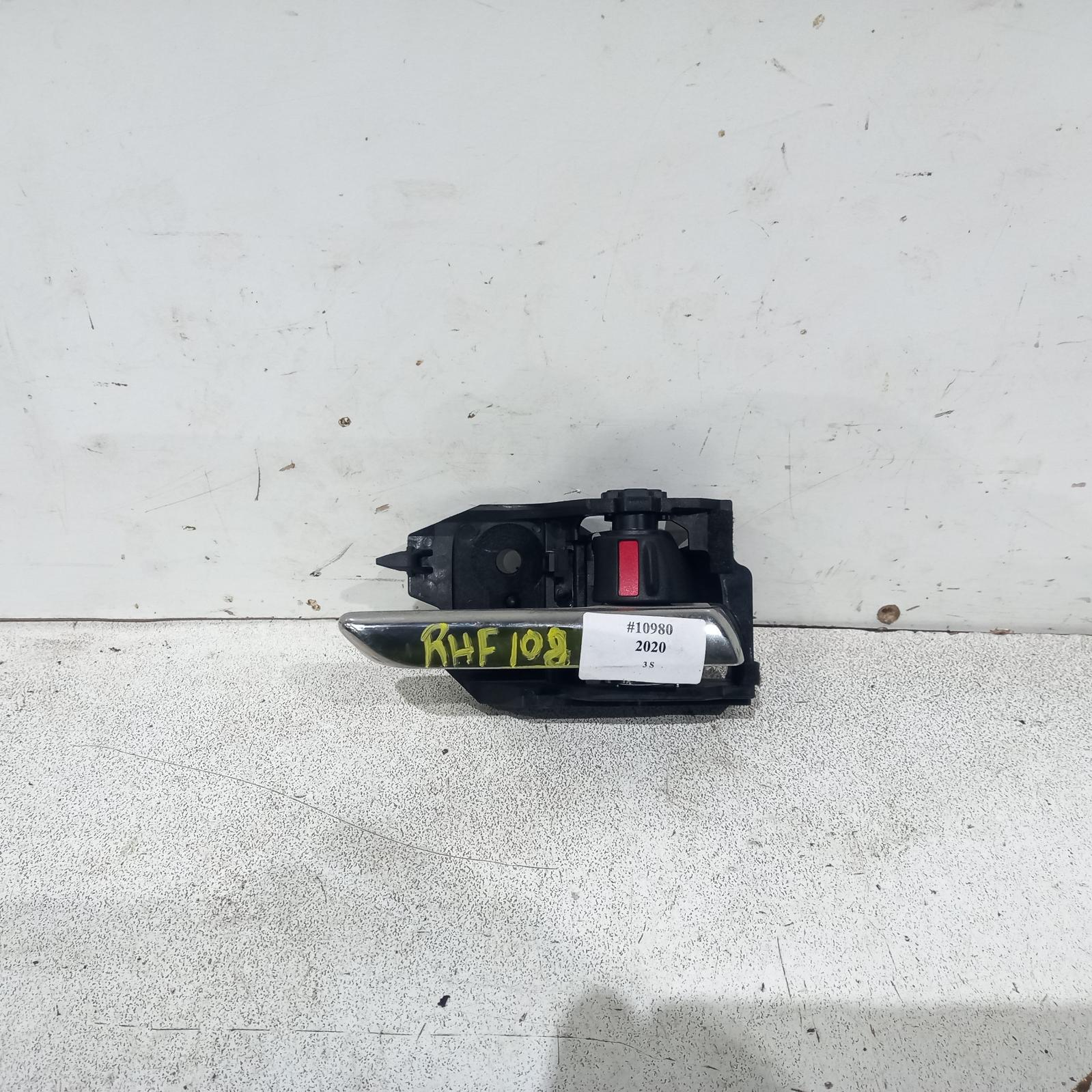 View Auto part Door Handle Mazda 3 2020