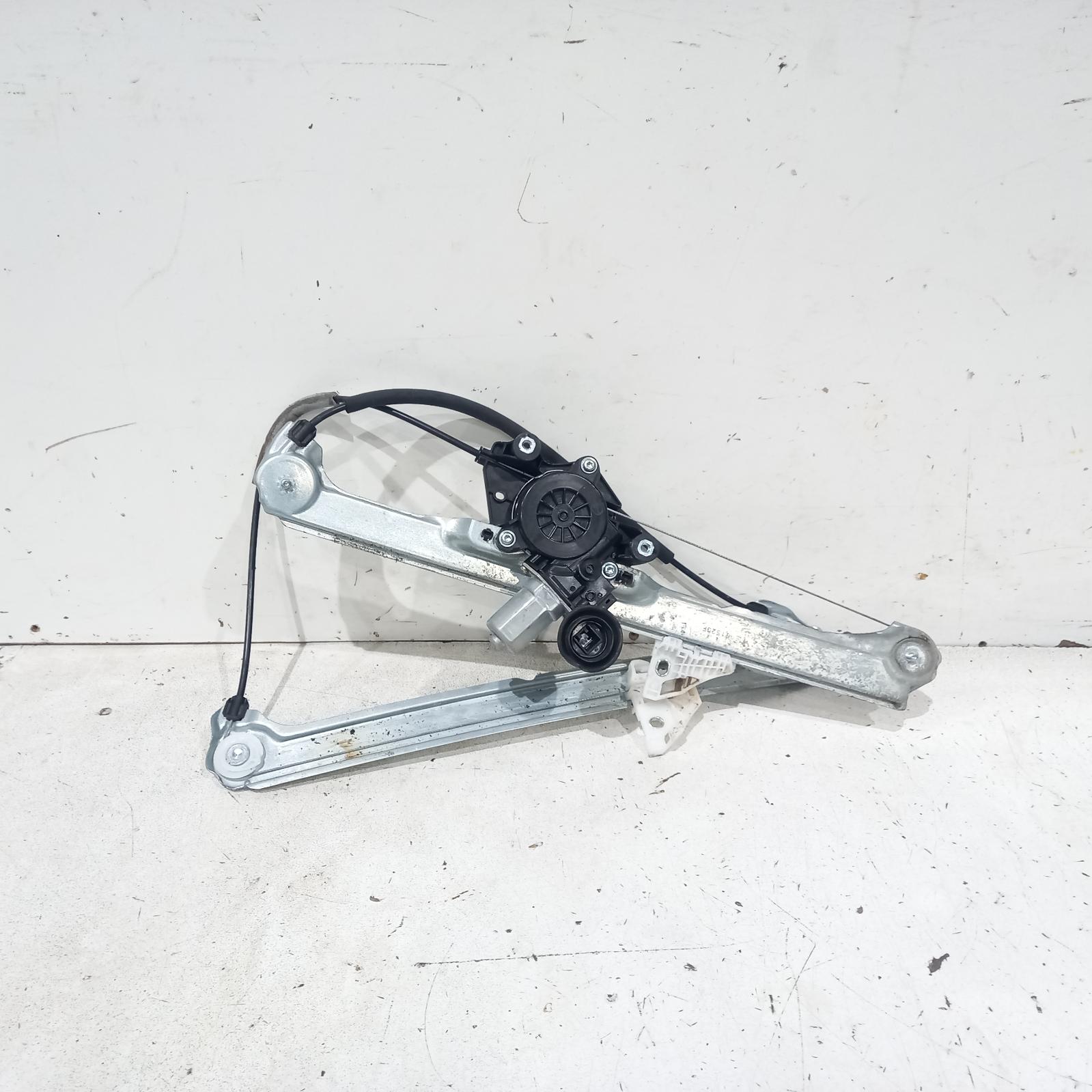 View Auto part Right Front Window Reg/Motor Mazda 3 2020