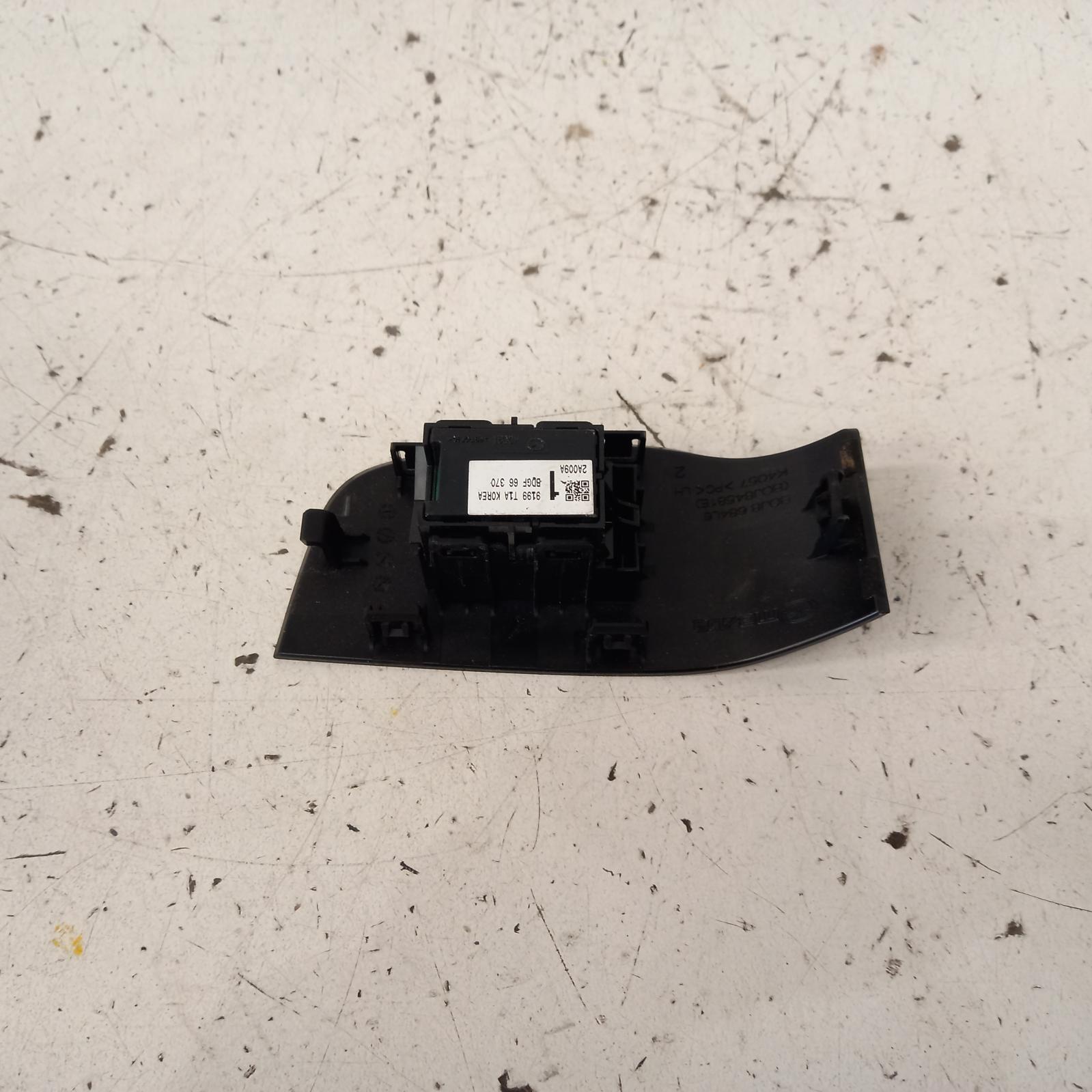 View Auto part Pwr Dr Wind Switch Mazda 3 2020