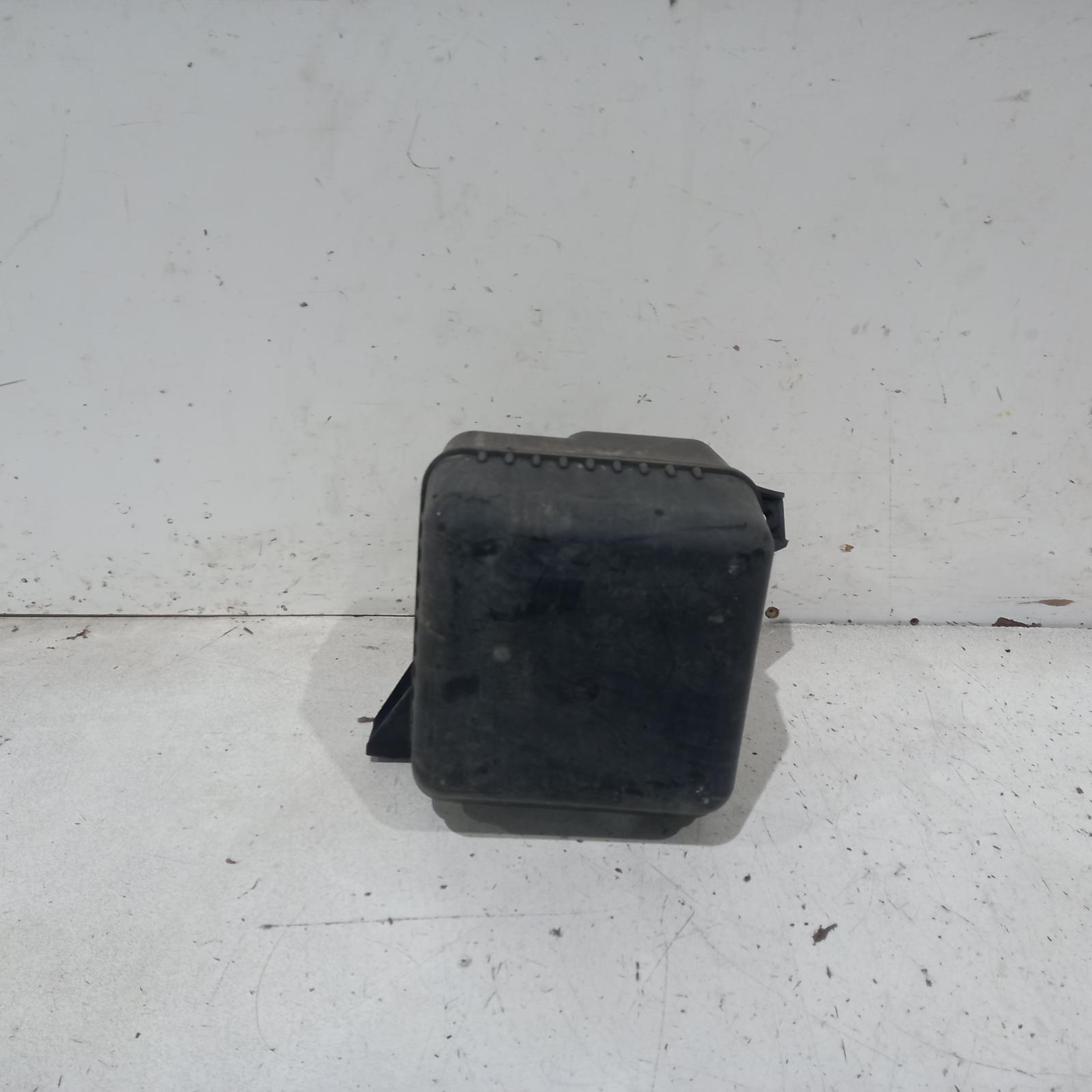 View Auto part Air Cleaner/Box Toyota Camry 2004
